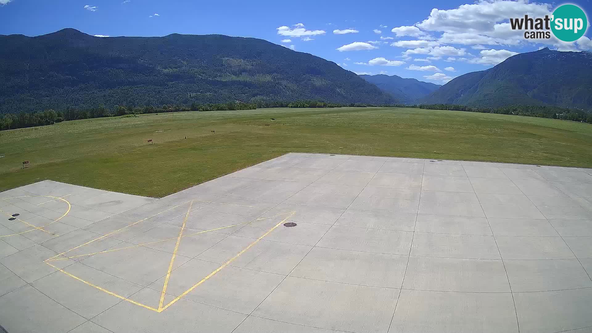 Webcam aereoporto di Bovec (Plezzo) – Vista verso il Kanin