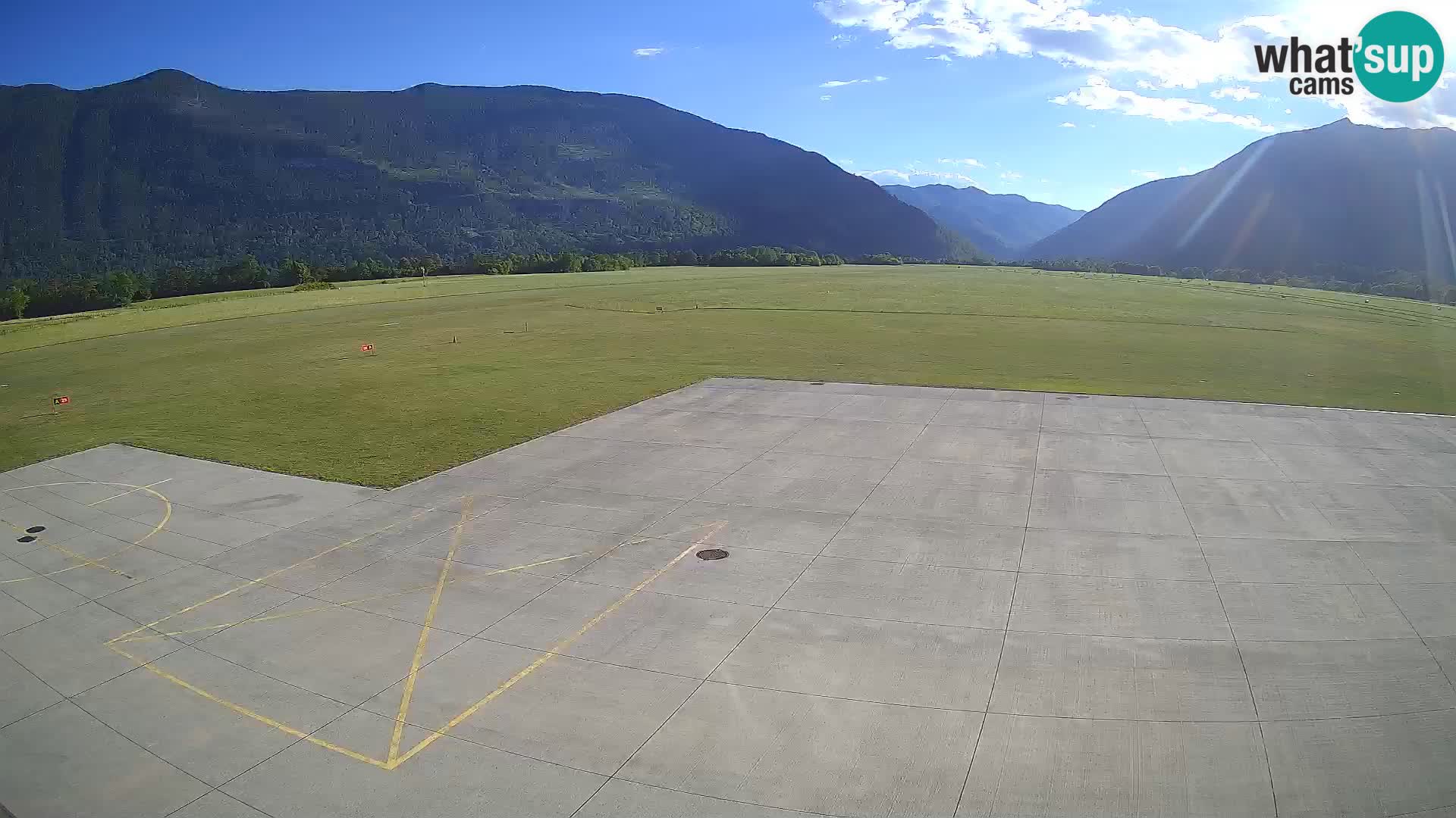 Webcam aereoporto di Bovec (Plezzo) – Vista verso il Kanin