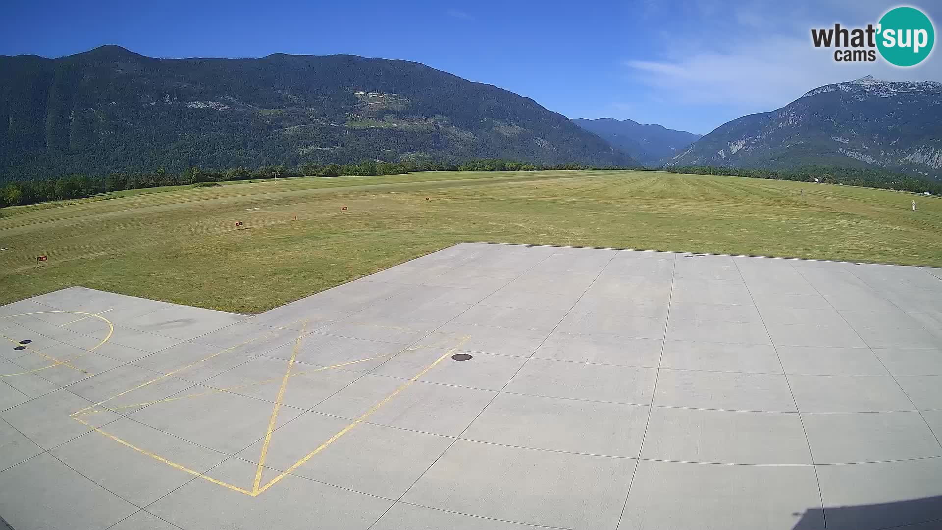 Webcam aereoporto di Bovec (Plezzo) – Vista verso il Kanin