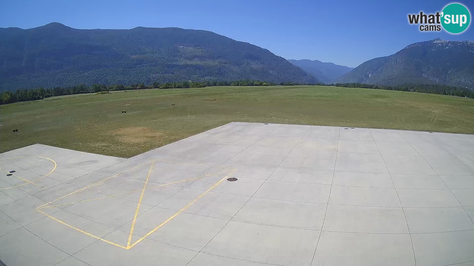 Webcam aereoporto di Bovec (Plezzo) – Vista verso il Kanin