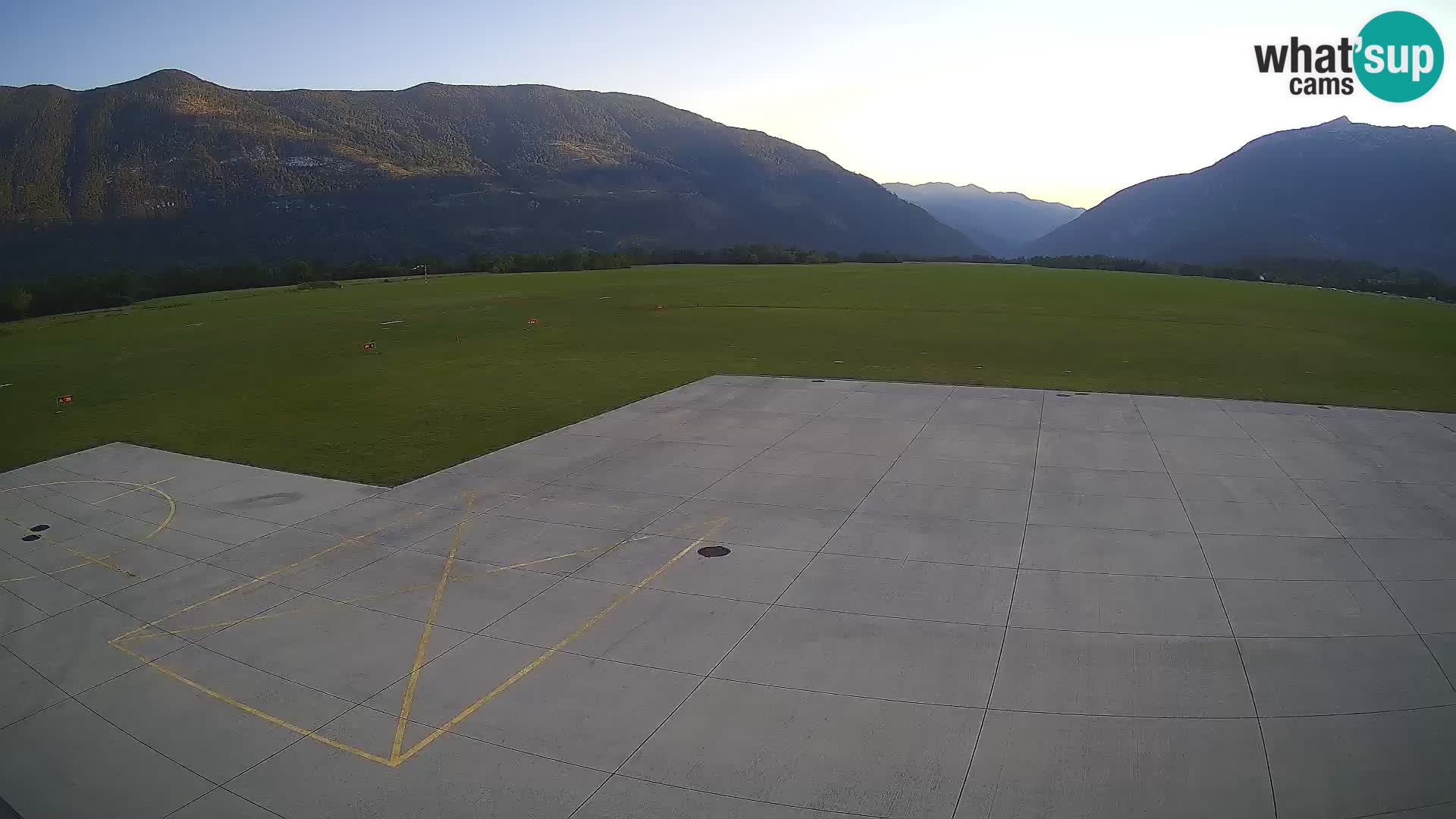 Webcam aereoporto di Bovec (Plezzo) – Vista verso il Kanin