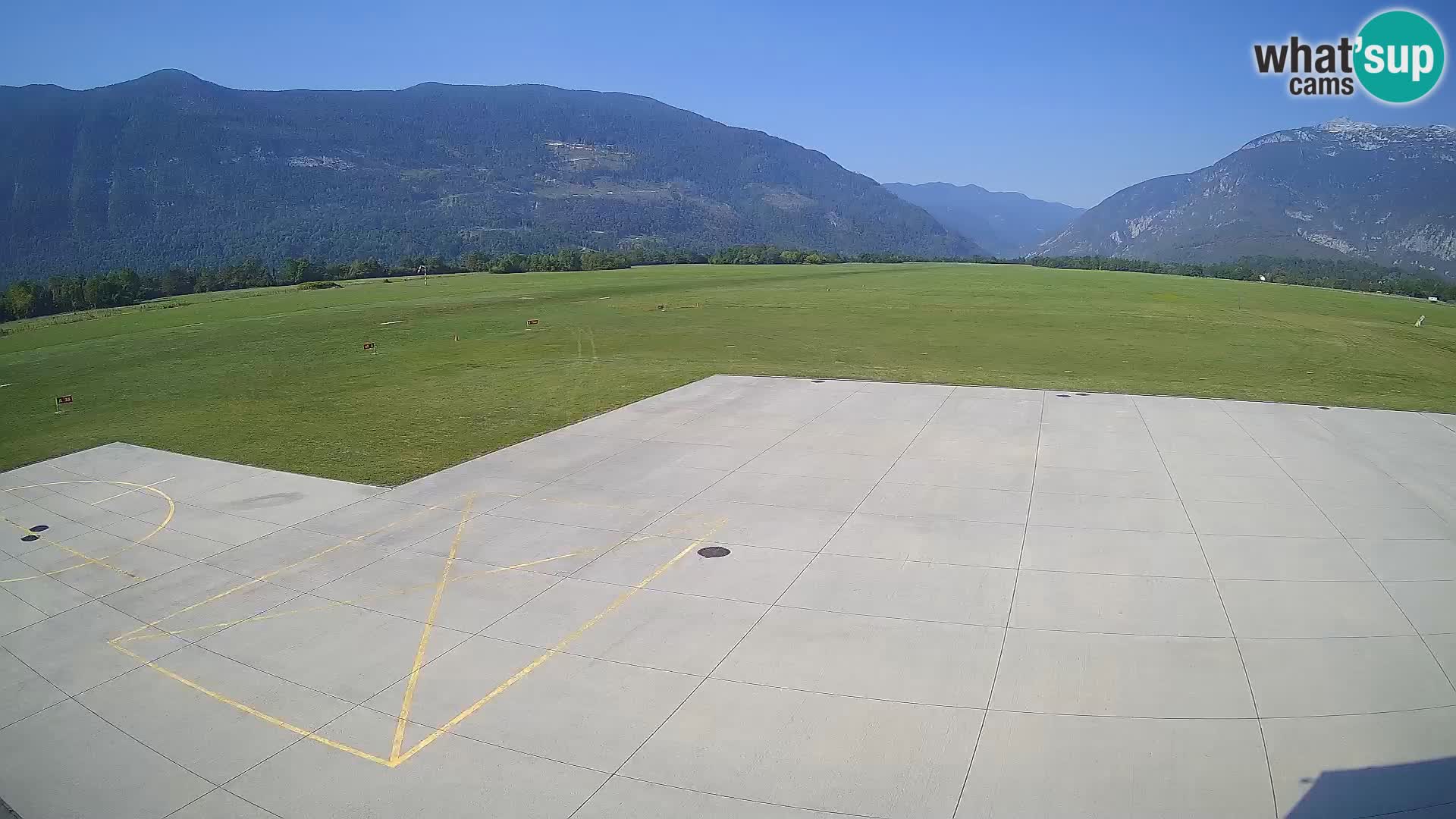 Webcam aereoporto di Bovec (Plezzo) – Vista verso il Kanin