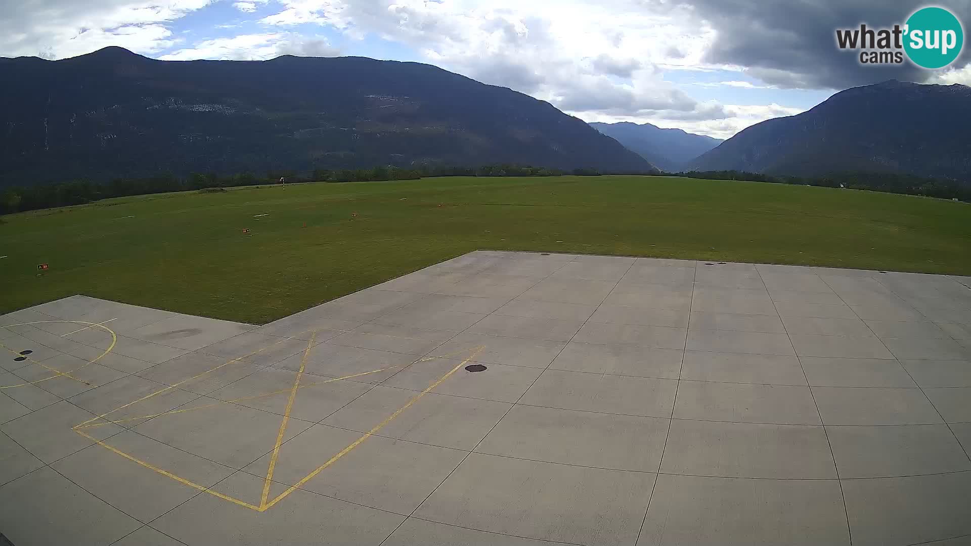 Webcam aereoporto di Bovec (Plezzo) – Vista verso il Kanin
