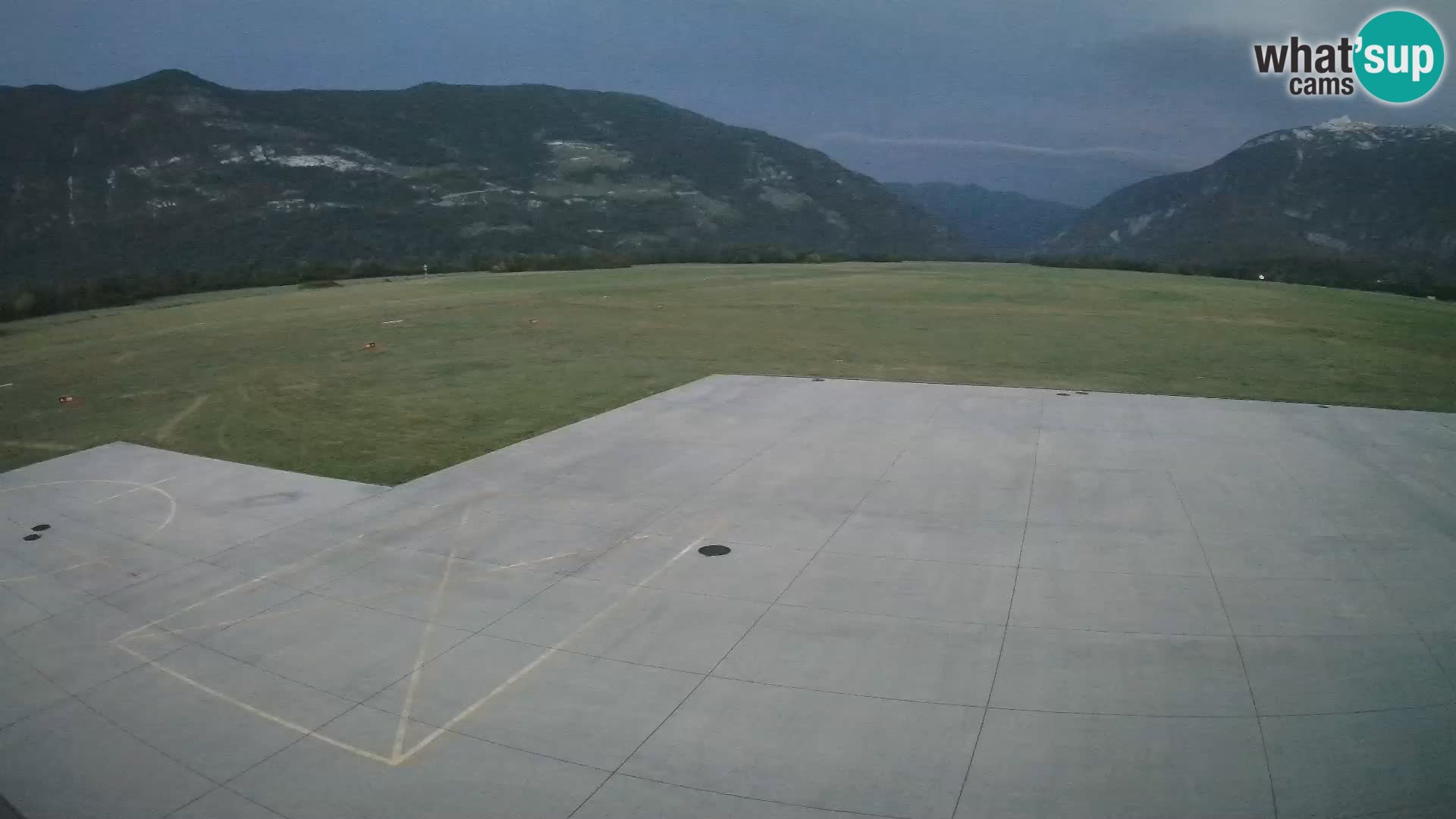 Webcam aereoporto di Bovec (Plezzo) – Vista verso il Kanin