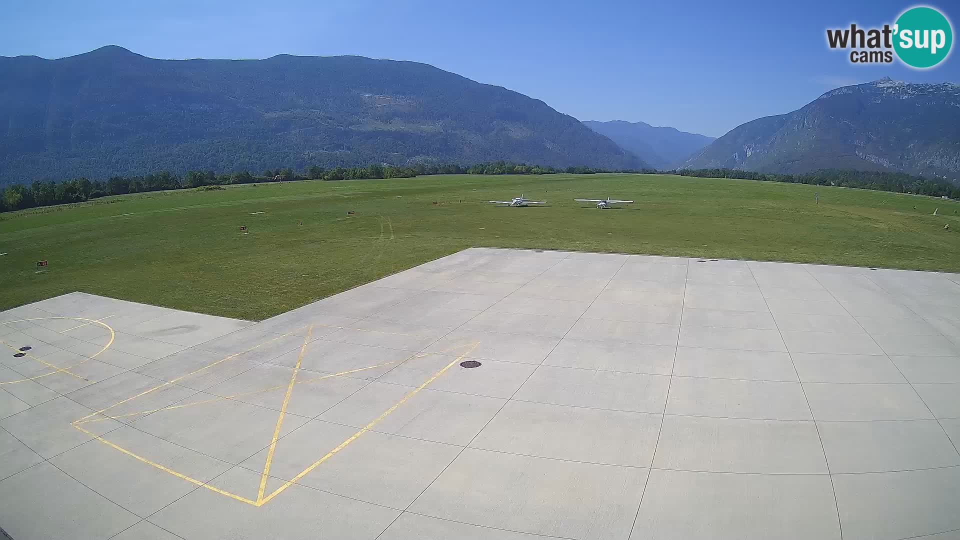 Webcam aereoporto di Bovec (Plezzo) – Vista verso il Kanin
