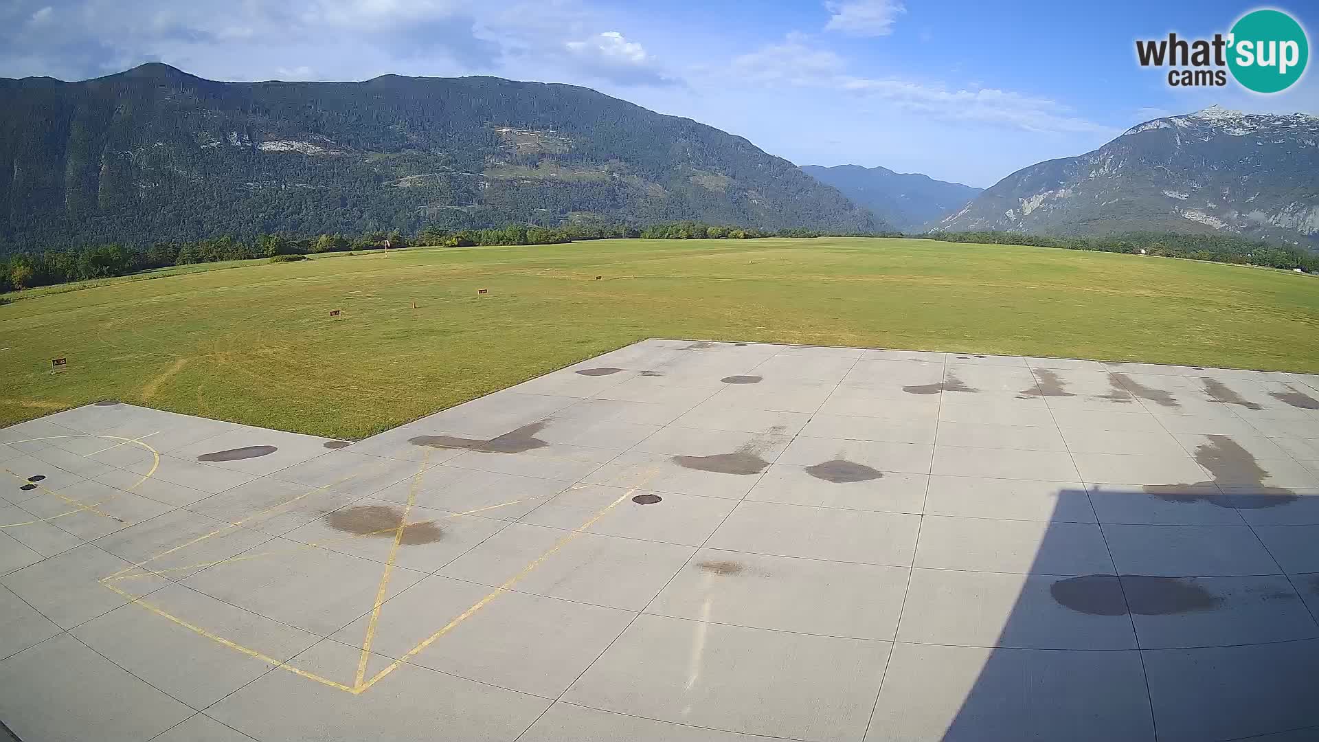 Webcam aereoporto di Bovec (Plezzo) – Vista verso il Kanin