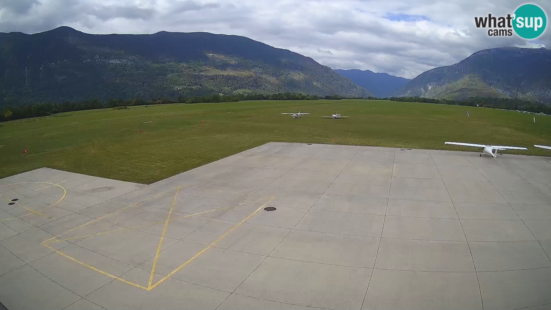 Webcam aereoporto di Bovec (Plezzo) – Vista verso il Kanin