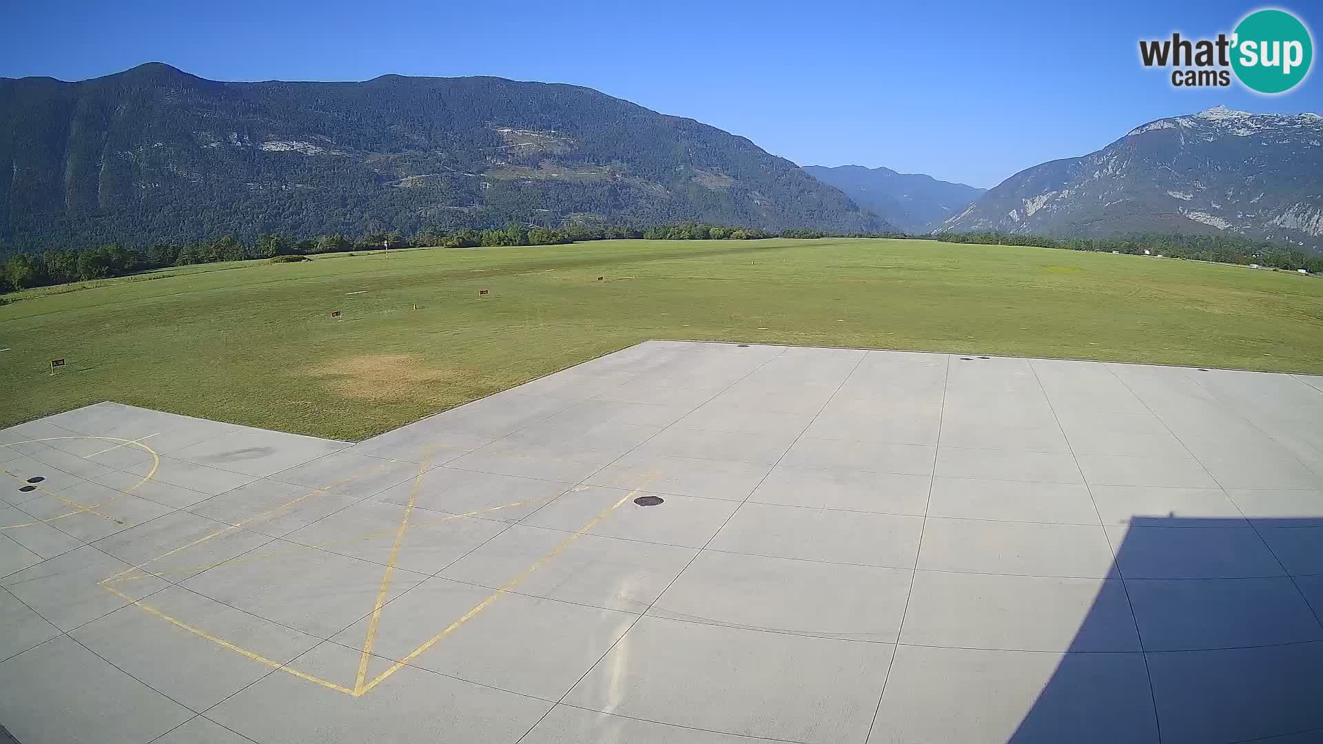 Webcam aereoporto di Bovec (Plezzo) – Vista verso il Kanin