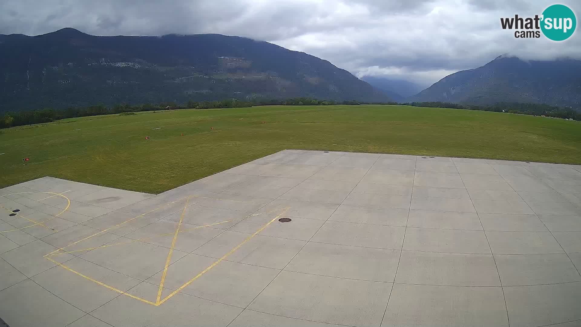 Webcam aereoporto di Bovec (Plezzo) – Vista verso il Kanin