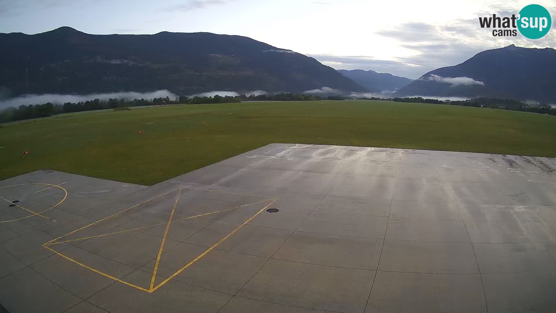Webcam aereoporto di Bovec (Plezzo) – Vista verso il Kanin