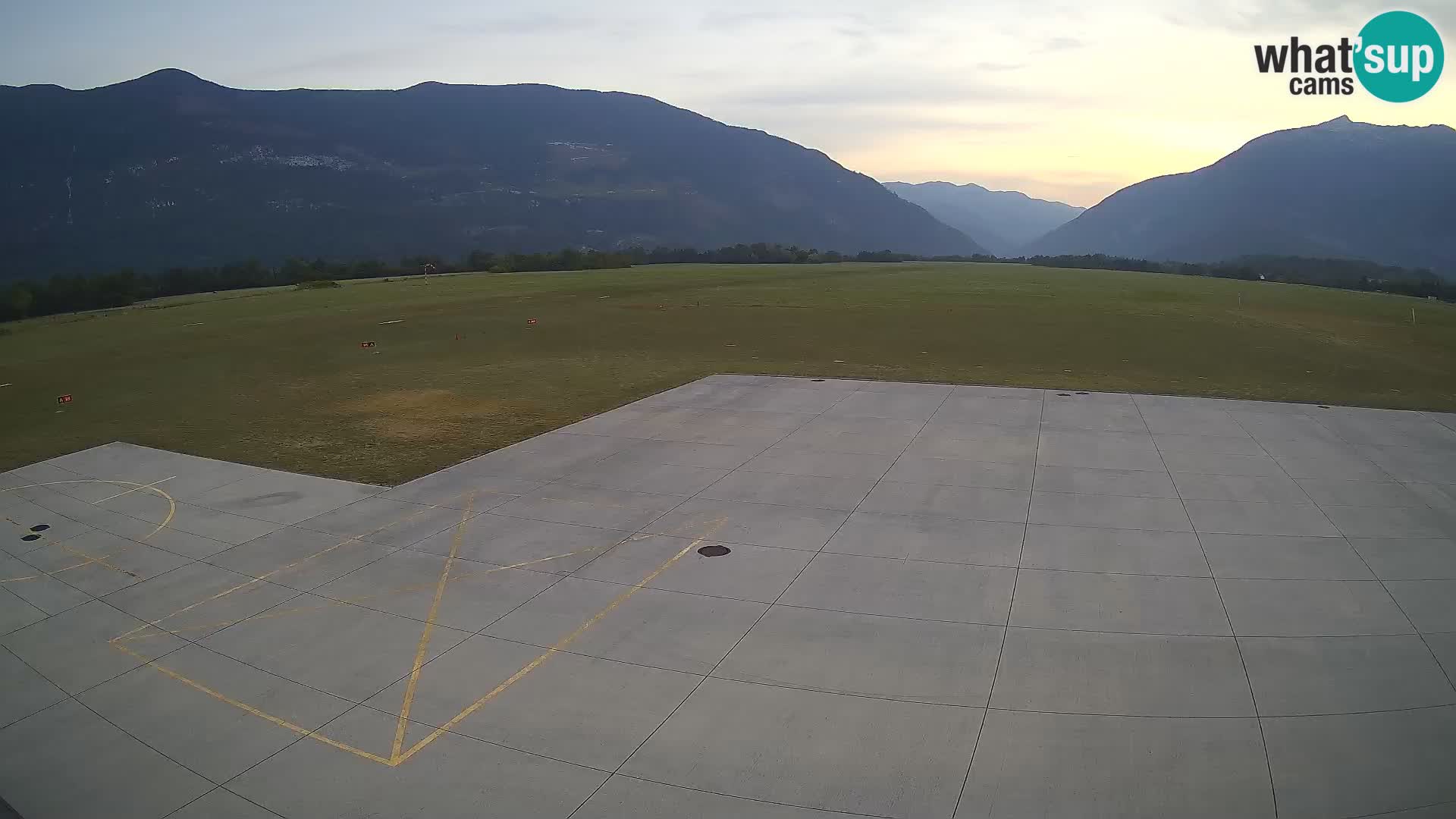 Webcam aereoporto di Bovec (Plezzo) – Vista verso il Kanin