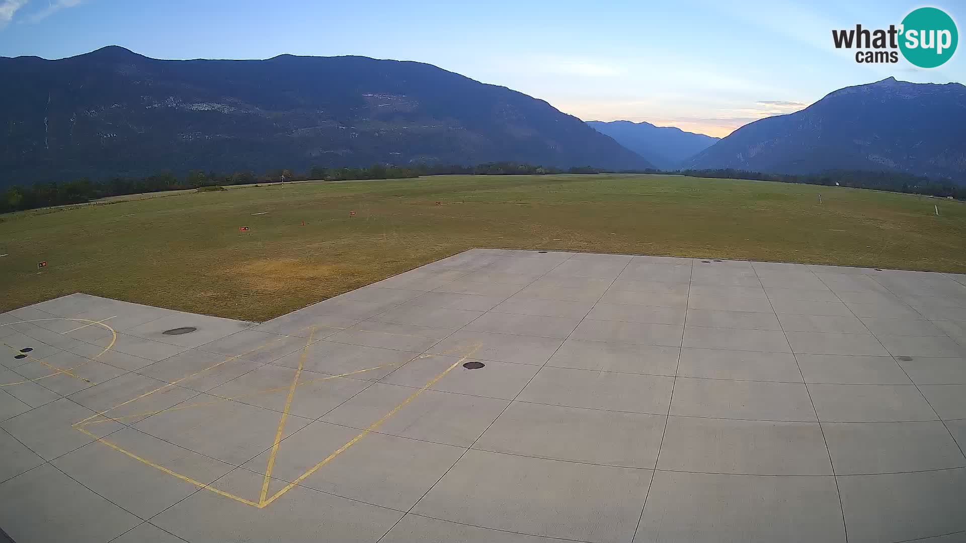Webcam aereoporto di Bovec (Plezzo) – Vista verso il Kanin