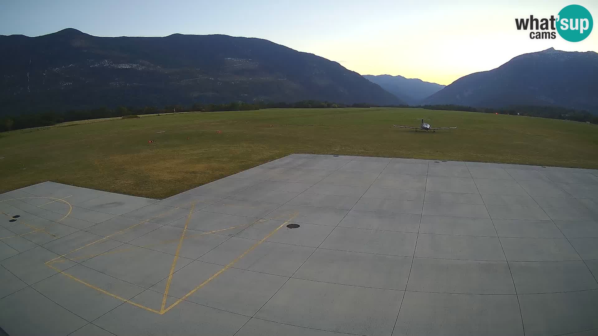 Webcam aereoporto di Bovec (Plezzo) – Vista verso il Kanin