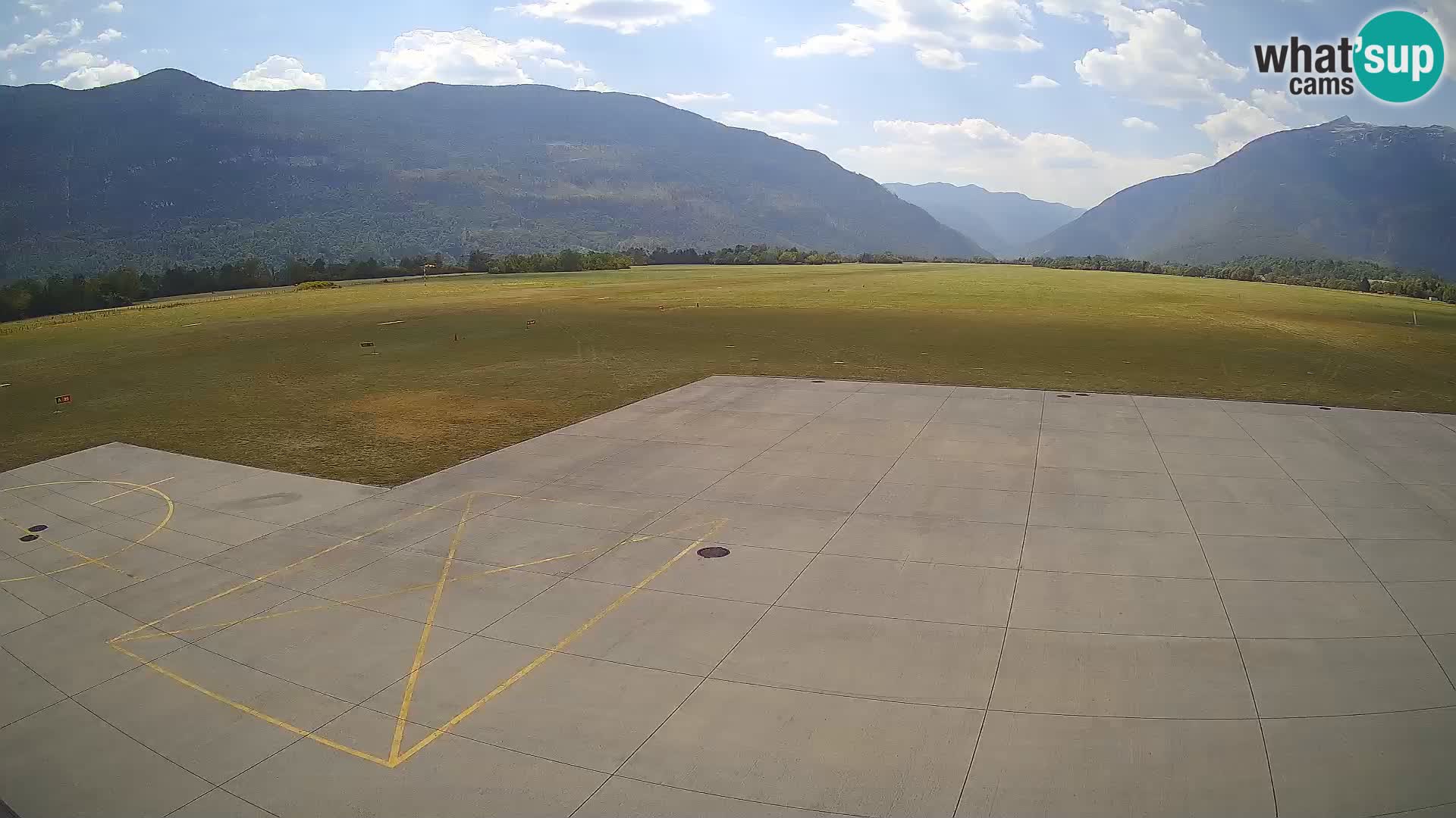 Webcam aereoporto di Bovec (Plezzo) – Vista verso il Kanin