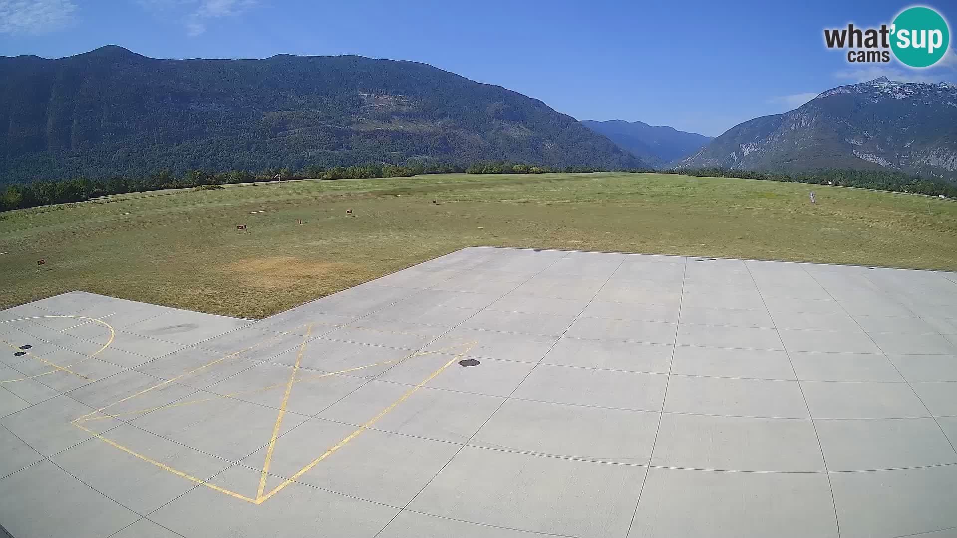 Webcam aereoporto di Bovec (Plezzo) – Vista verso il Kanin