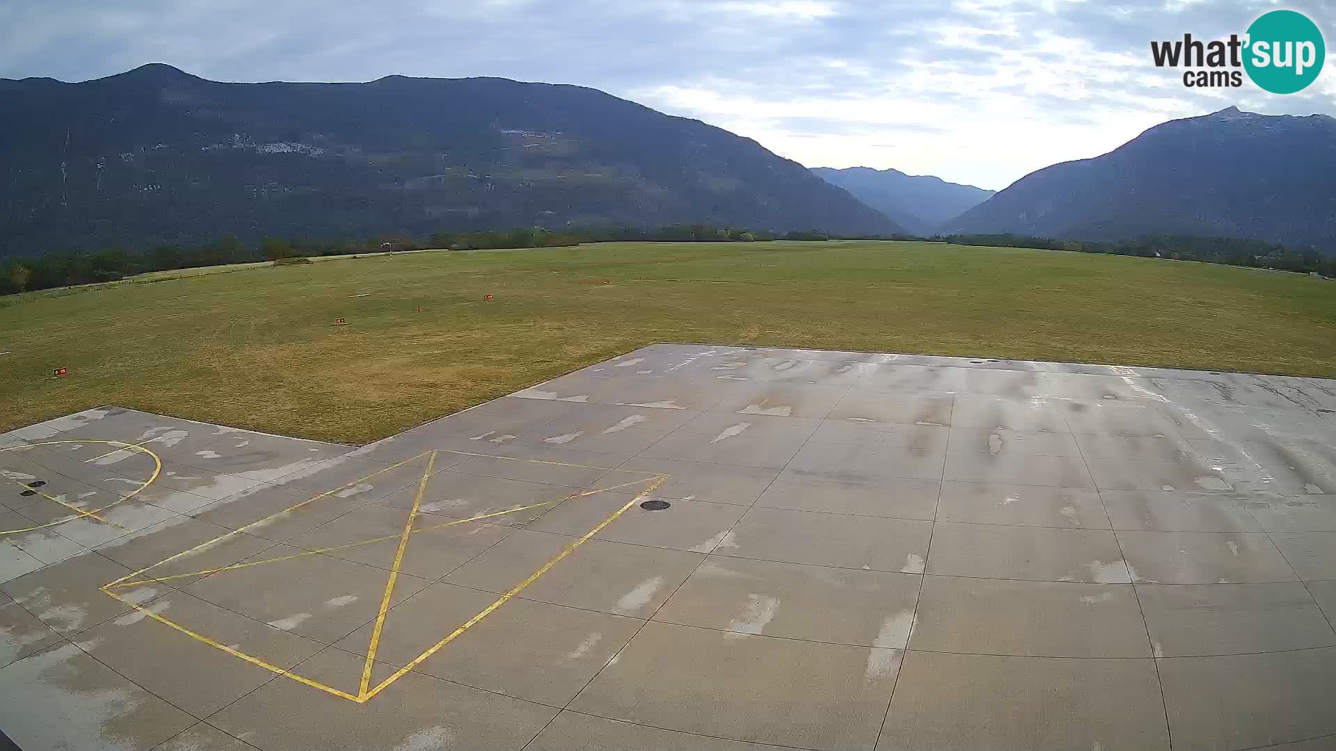 Webcam aereoporto di Bovec (Plezzo) – Vista verso il Kanin