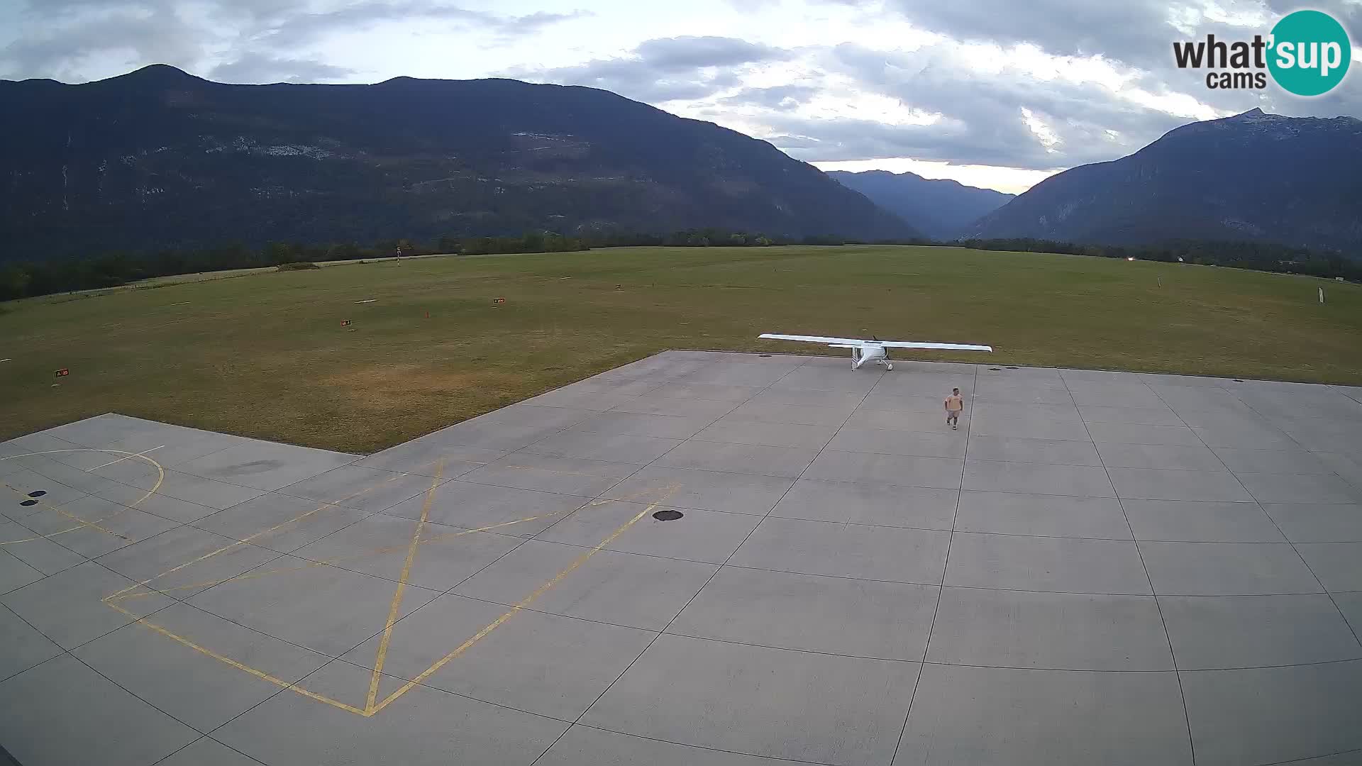 Bovec spletna kamera letališče – Skydive Bovec