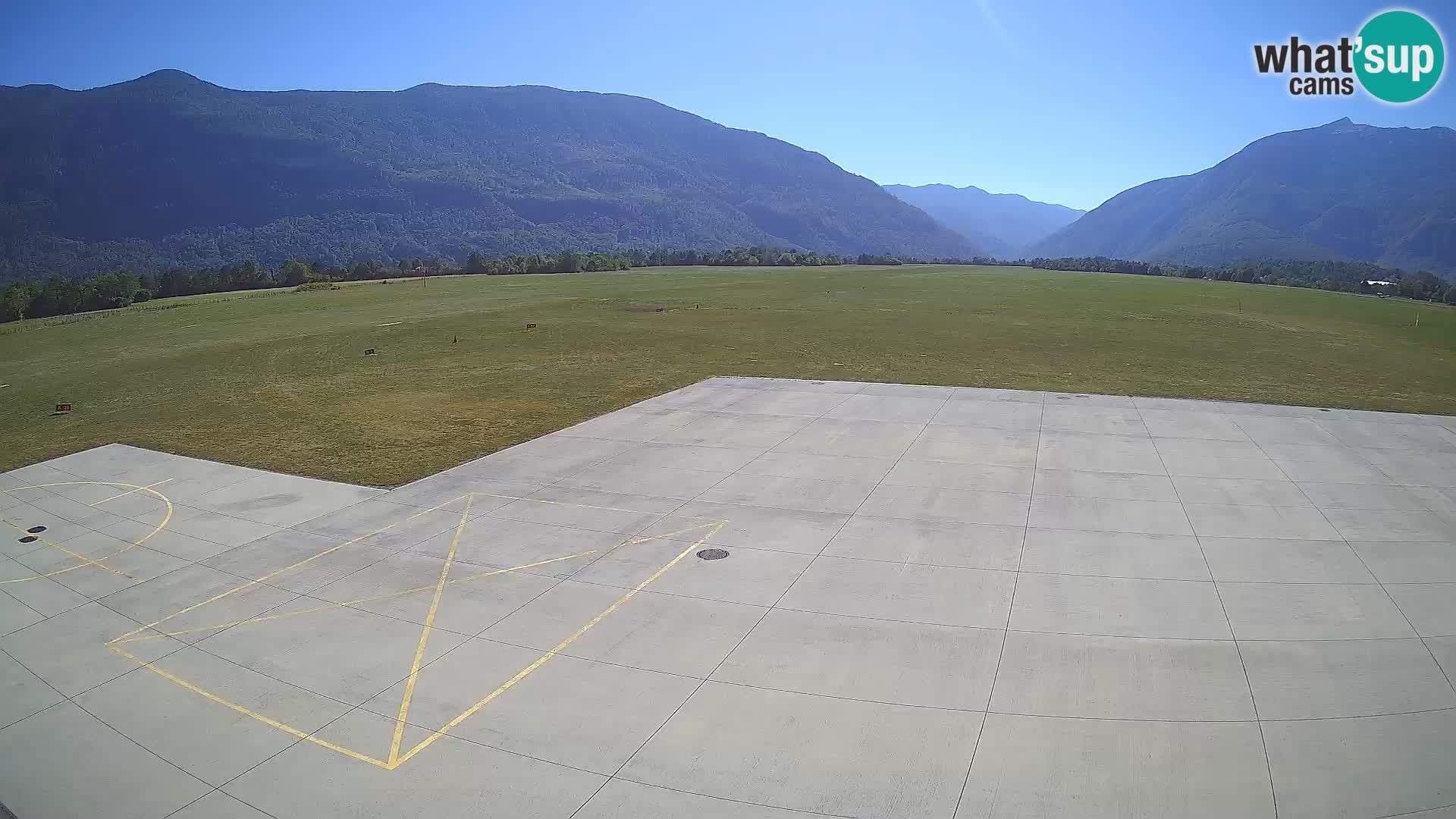 Webcam aereoporto di Bovec (Plezzo) – Vista verso il Kanin