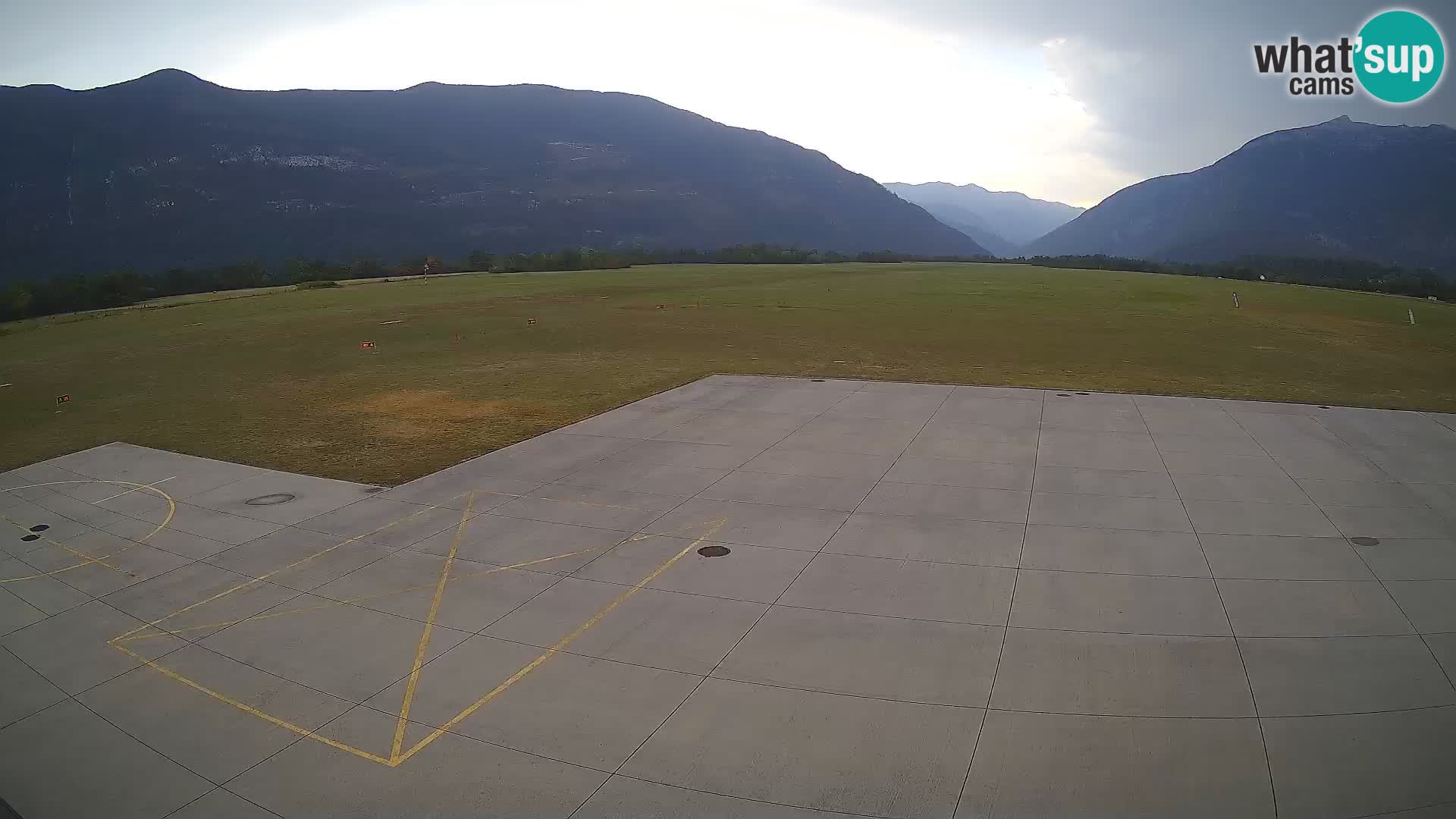 Webcam aereoporto di Bovec (Plezzo) – Vista verso il Kanin