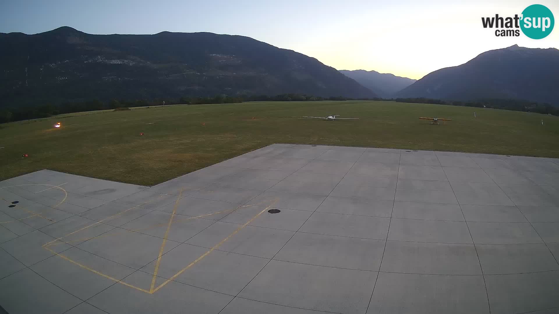 Webcam aereoporto di Bovec (Plezzo) – Vista verso il Kanin