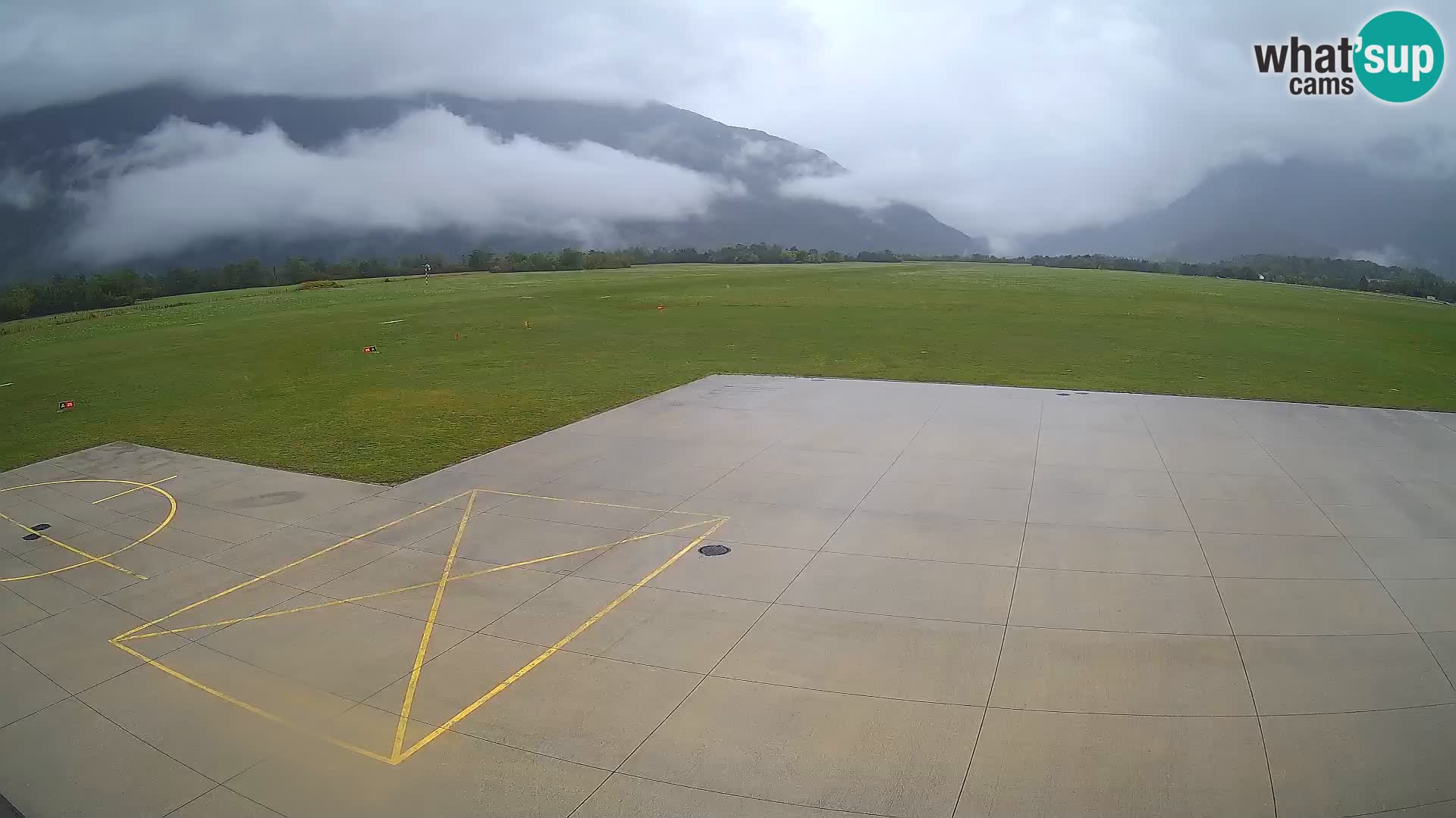 Webcam aereoporto di Bovec (Plezzo) – Vista verso il Kanin