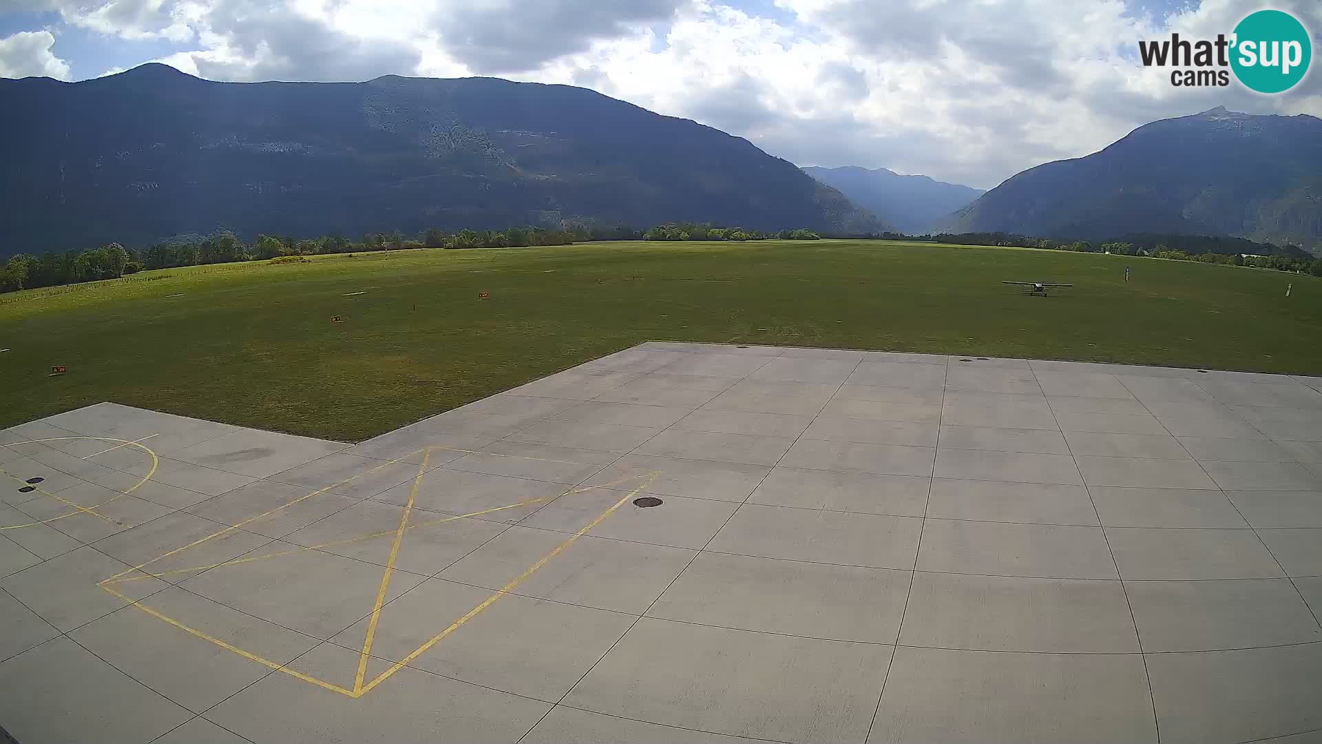 Webcam aereoporto di Bovec (Plezzo) – Vista verso il Kanin