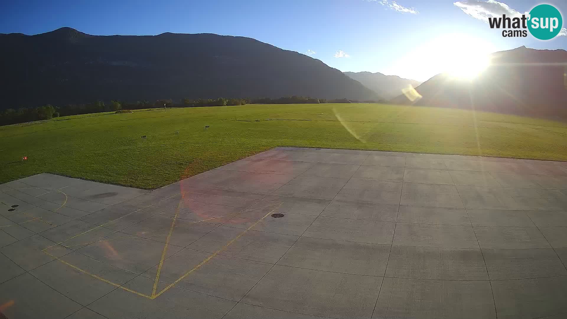 Webcam aereoporto di Bovec (Plezzo) – Vista verso il Kanin
