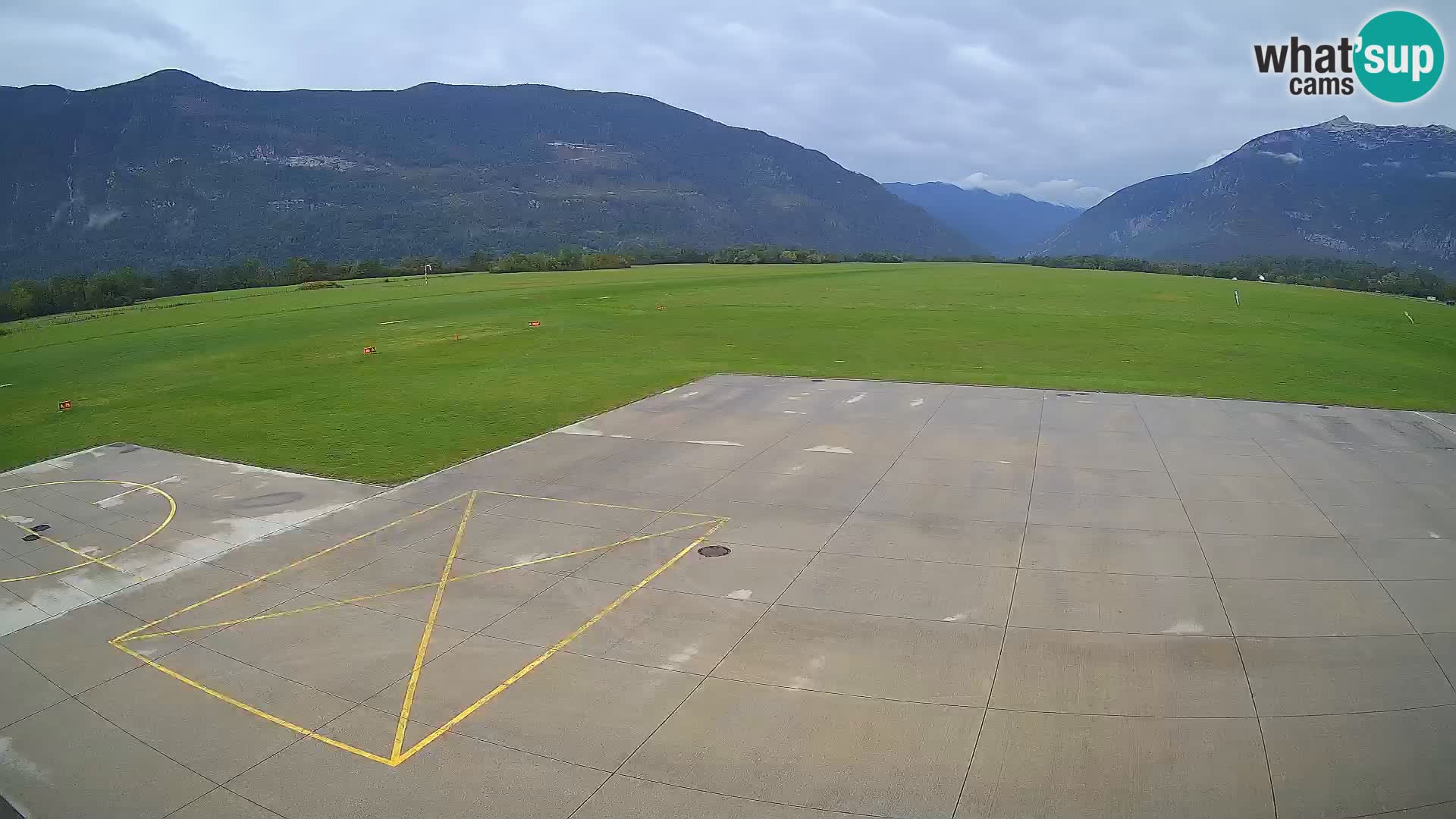 Webcam aereoporto di Bovec (Plezzo) – Vista verso il Kanin