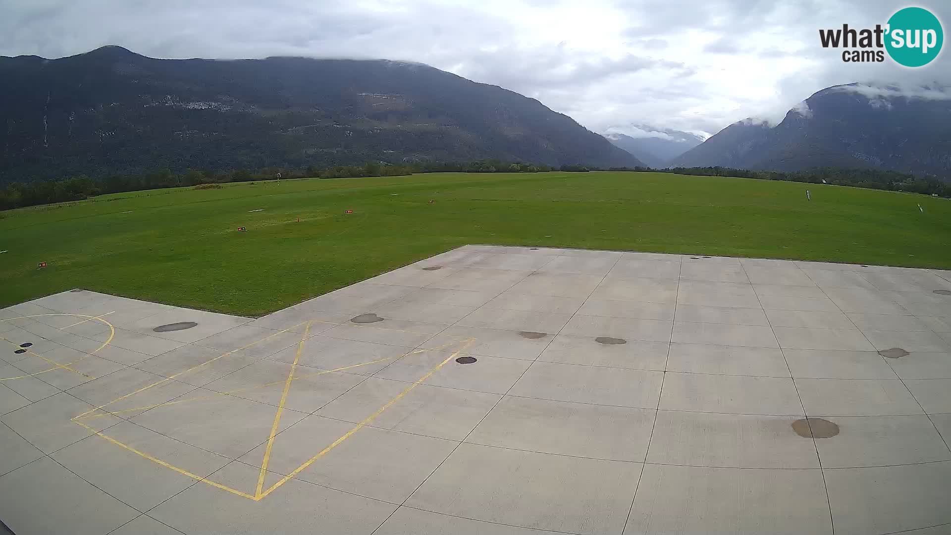 Webcam aereoporto di Bovec (Plezzo) – Vista verso il Kanin