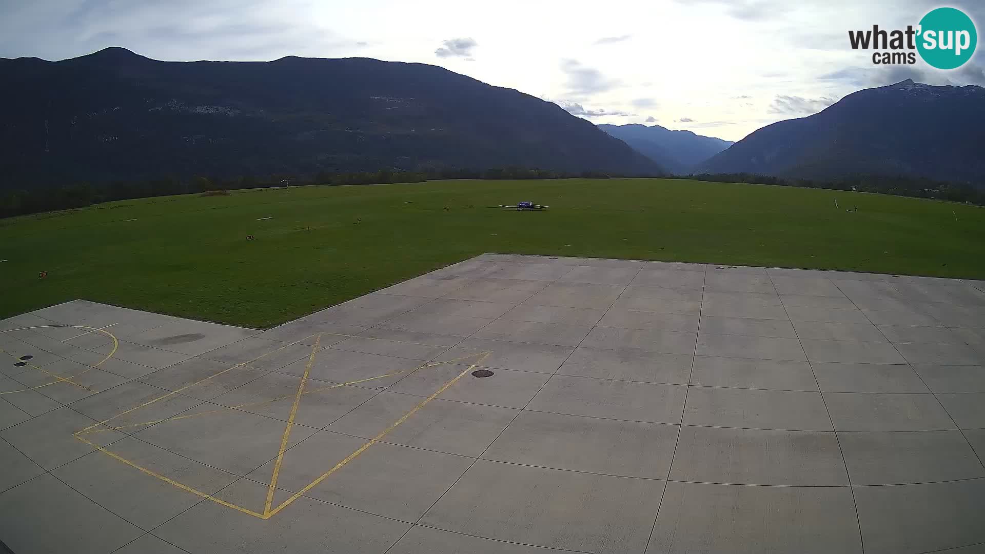 Webcam aereoporto di Bovec (Plezzo) – Vista verso il Kanin