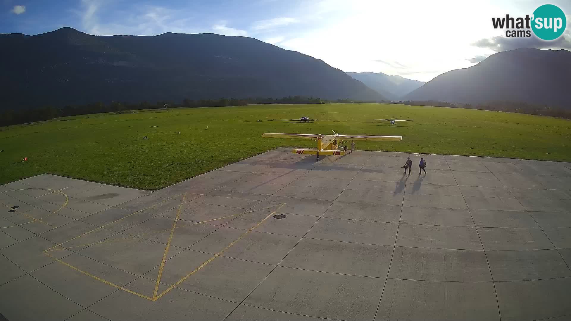 Webcam aereoporto di Bovec (Plezzo) – Vista verso il Kanin