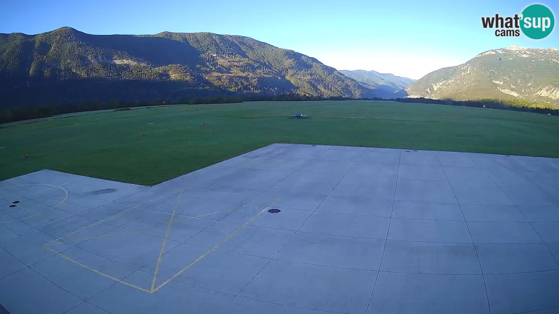 Webcam aereoporto di Bovec (Plezzo) – Vista verso il Kanin