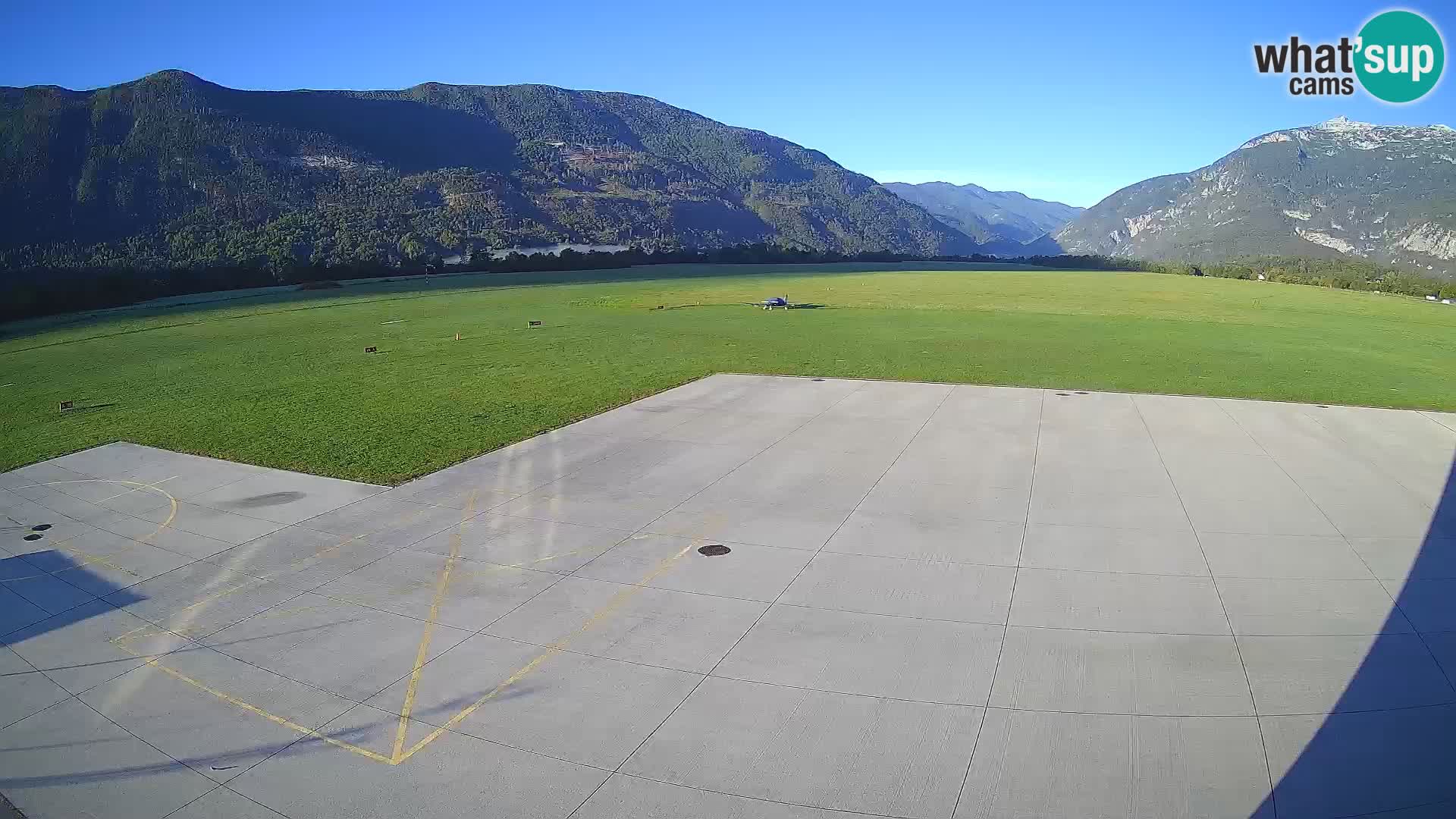 Webcam aereoporto di Bovec (Plezzo) – Vista verso il Kanin