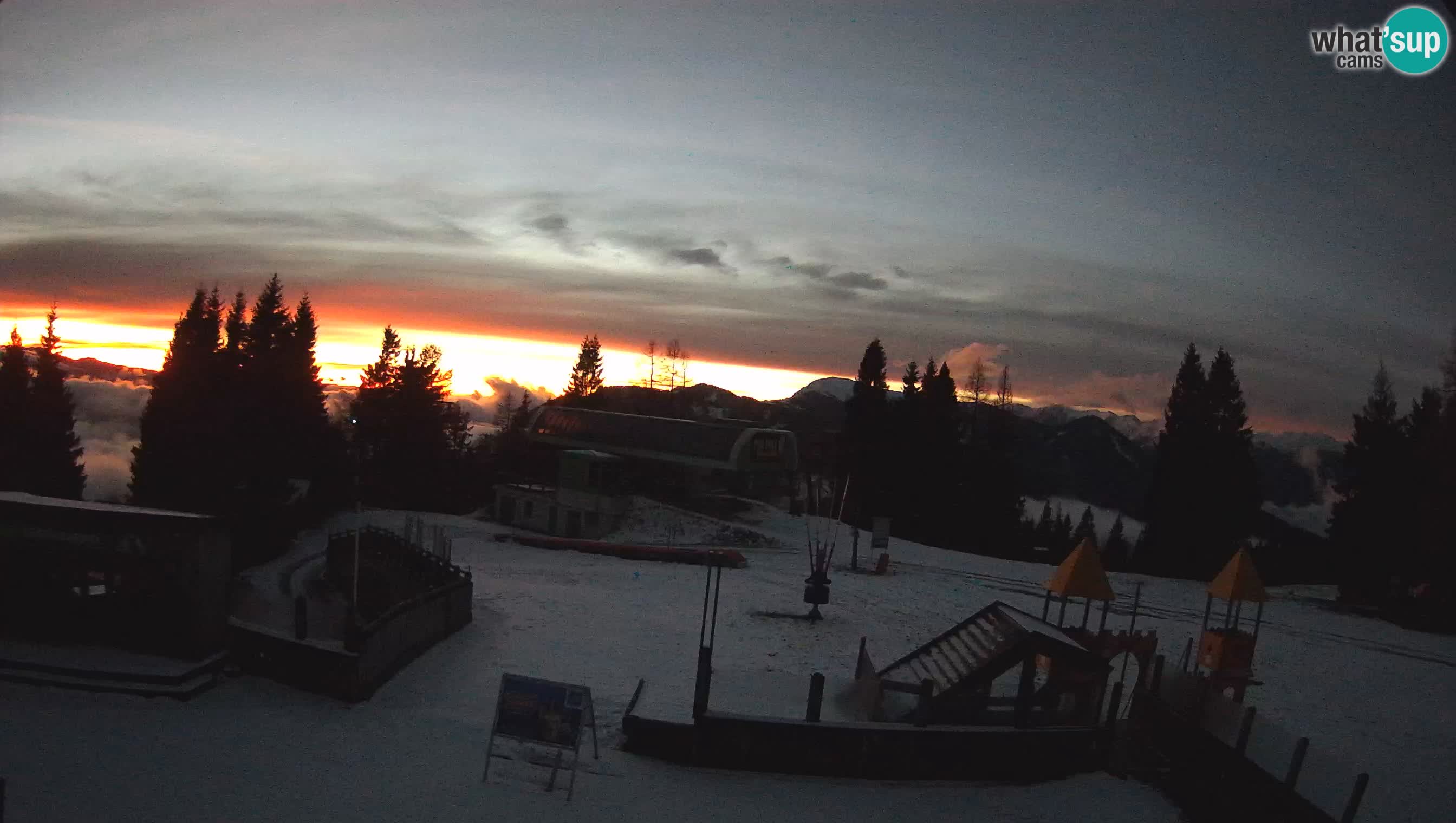 Spletna kamera Počivalo – Alpska Perla | Pogled v živo iz smučišča Cerkno