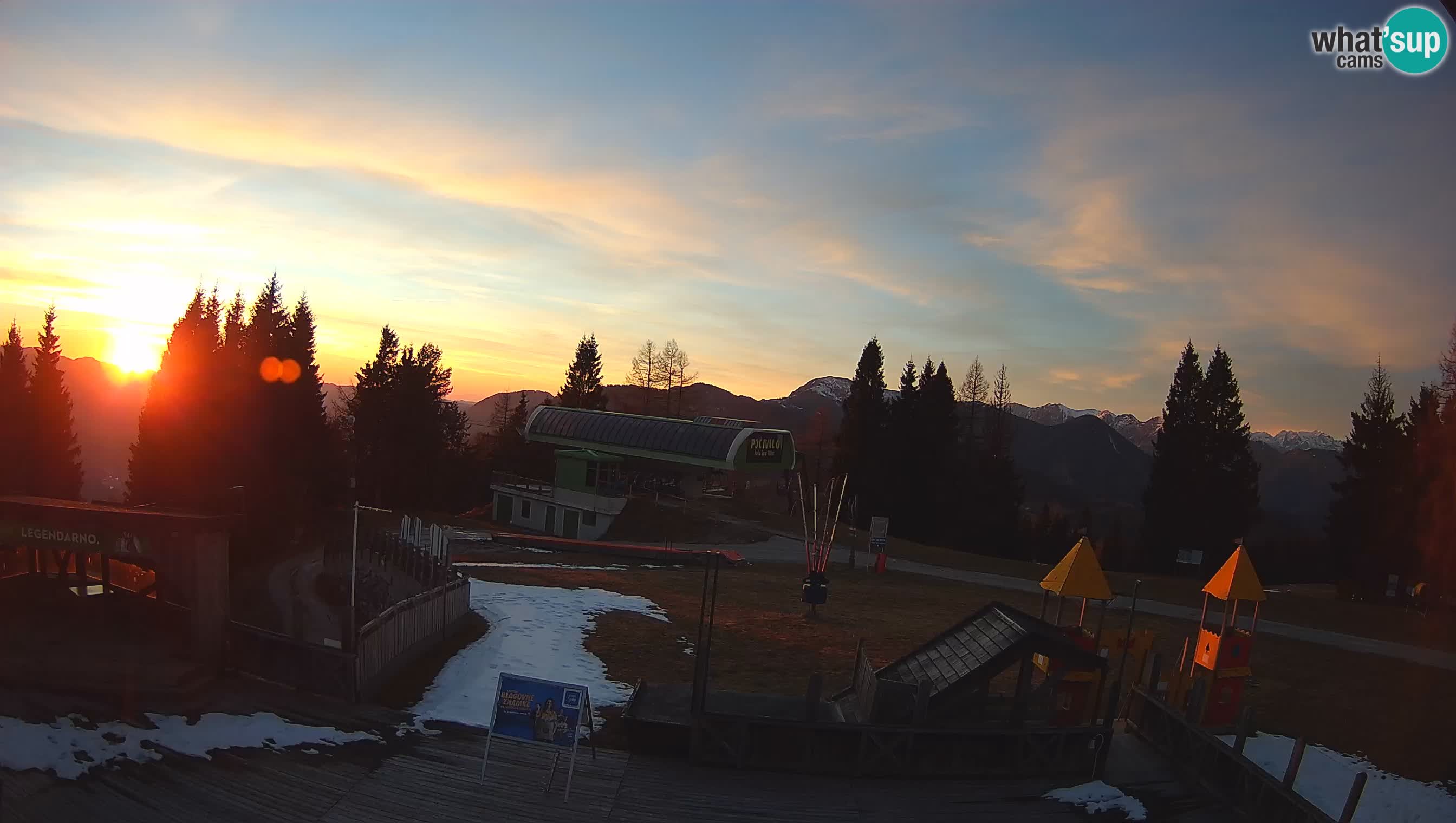 Spletna kamera Počivalo – Alpska Perla | Pogled v živo iz smučišča Cerkno