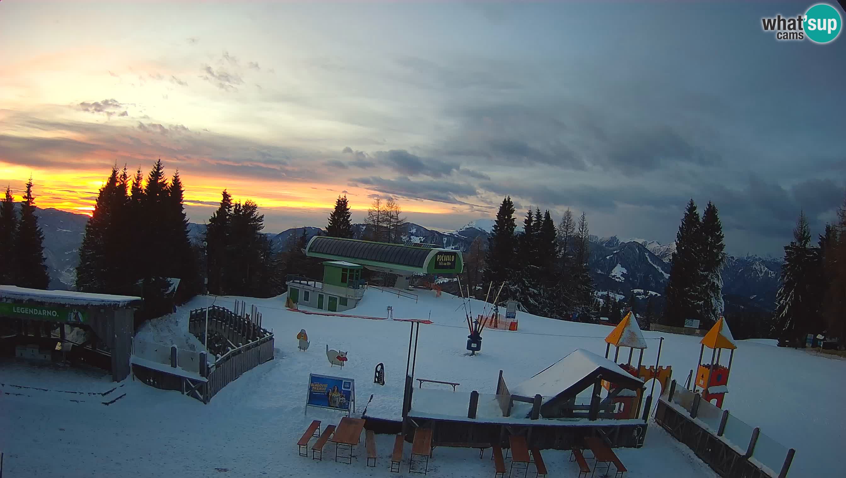 Spletna kamera Počivalo – Alpska Perla | Pogled v živo iz smučišča Cerkno