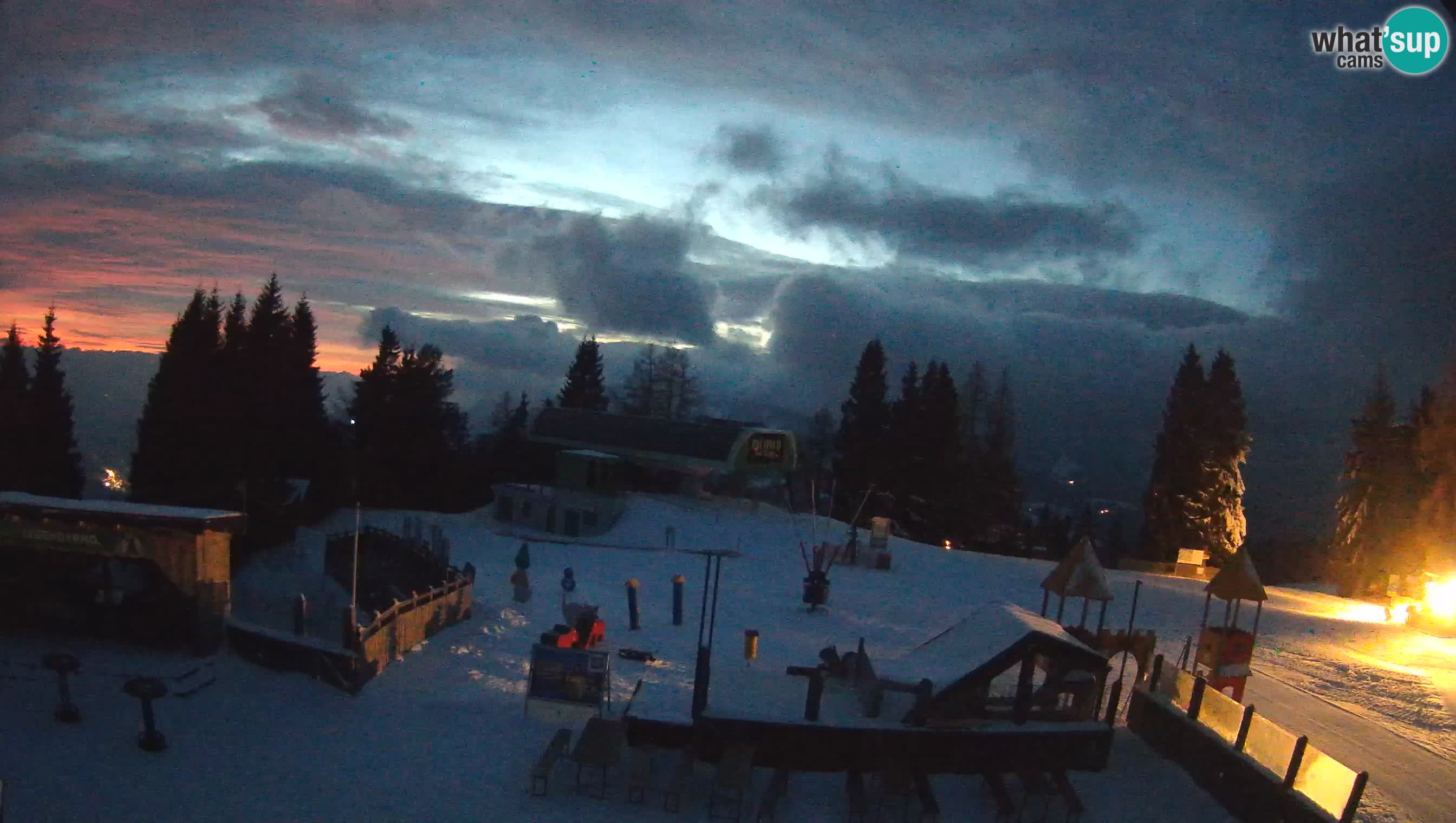 Spletna kamera Počivalo – Alpska Perla | Pogled v živo iz smučišča Cerkno