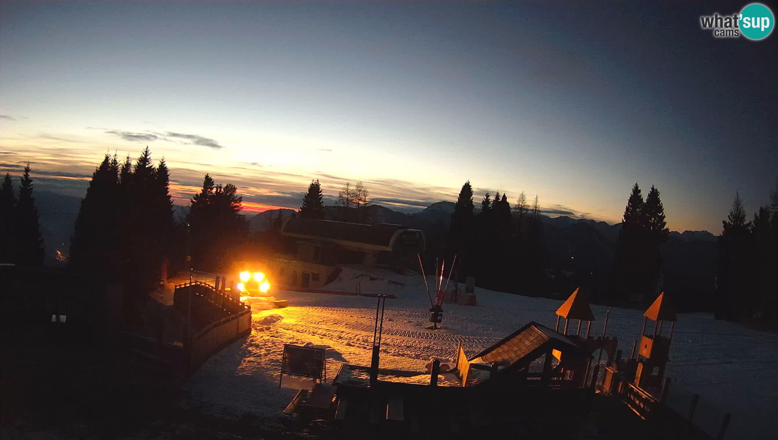 Spletna kamera Počivalo – Alpska Perla | Pogled v živo iz smučišča Cerkno
