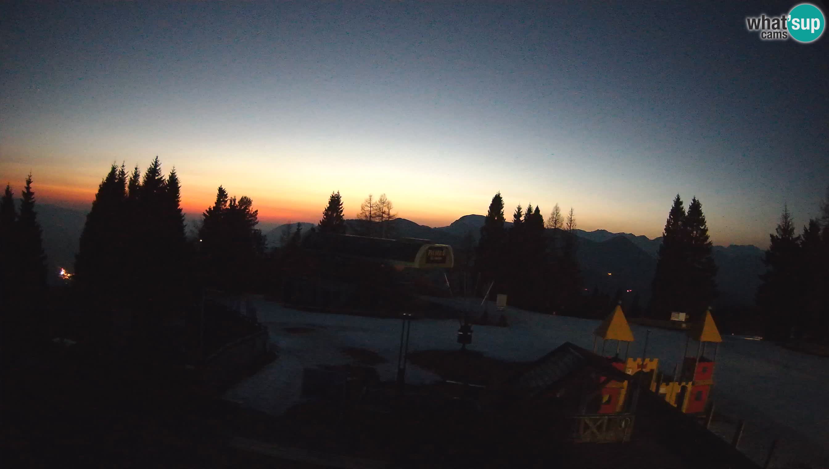 Spletna kamera Počivalo – Alpska Perla | Pogled v živo iz smučišča Cerkno