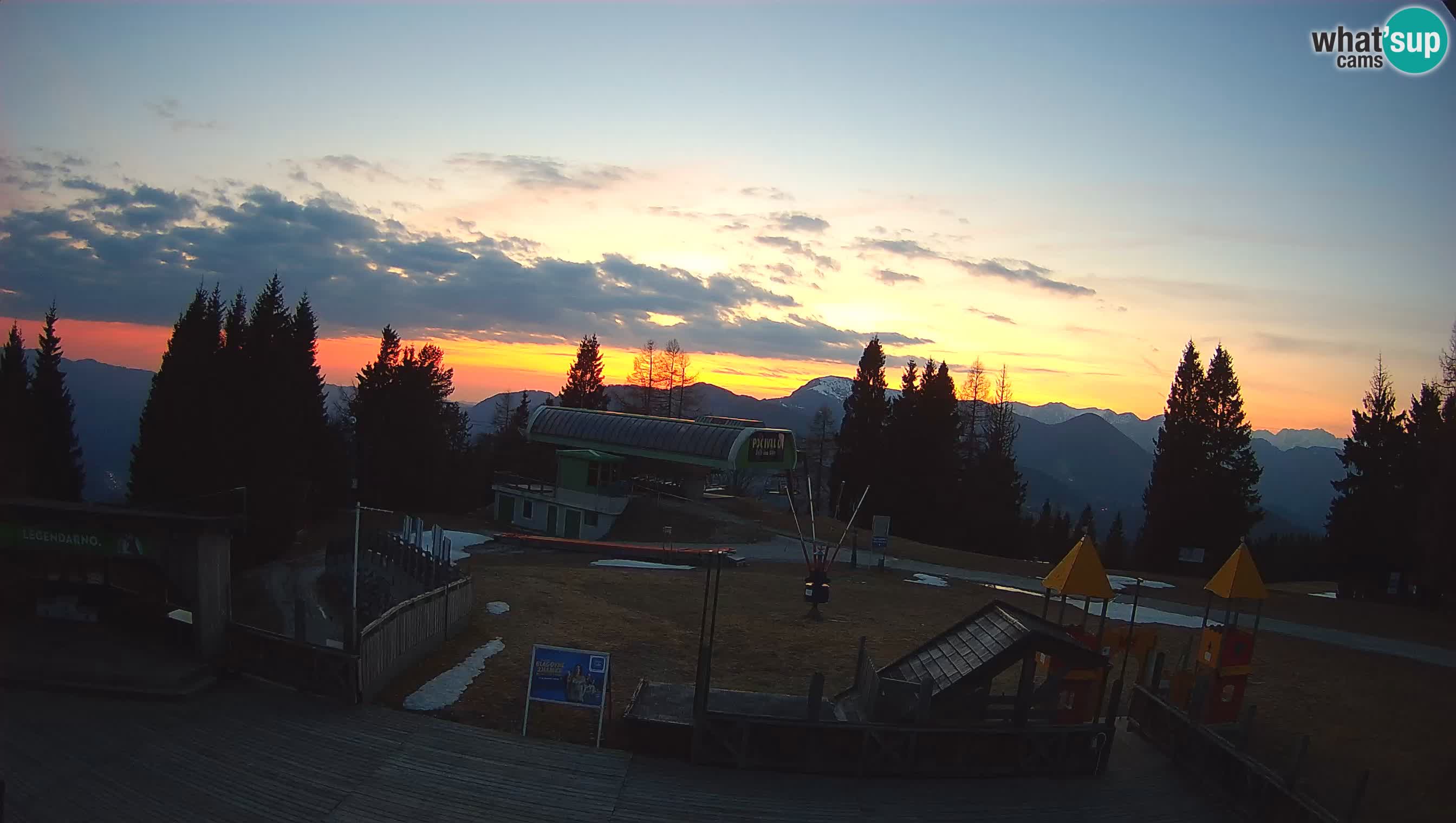 Spletna kamera Počivalo – Alpska Perla | Pogled v živo iz smučišča Cerkno