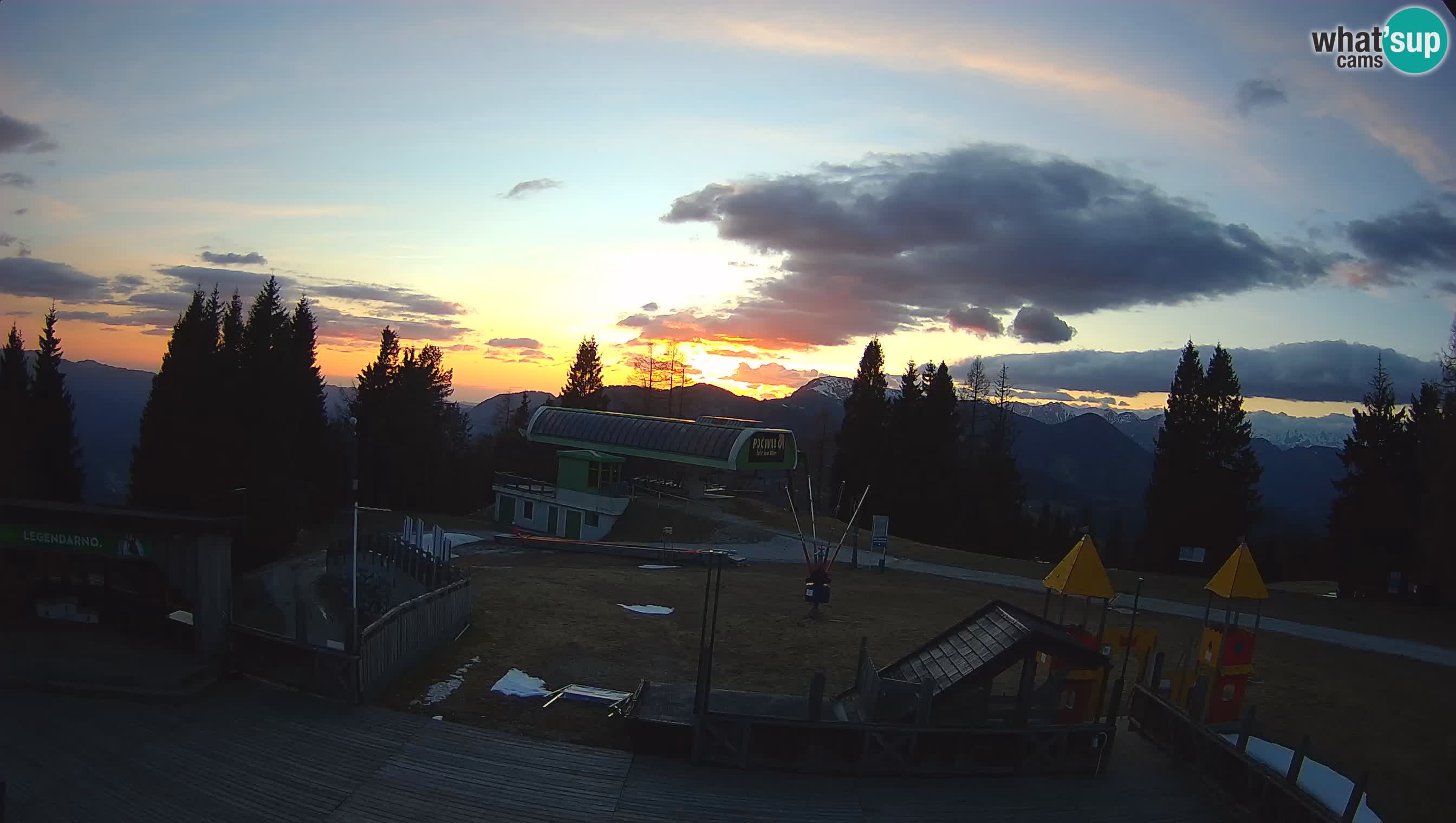 Spletna kamera Počivalo – Alpska Perla | Pogled v živo iz smučišča Cerkno