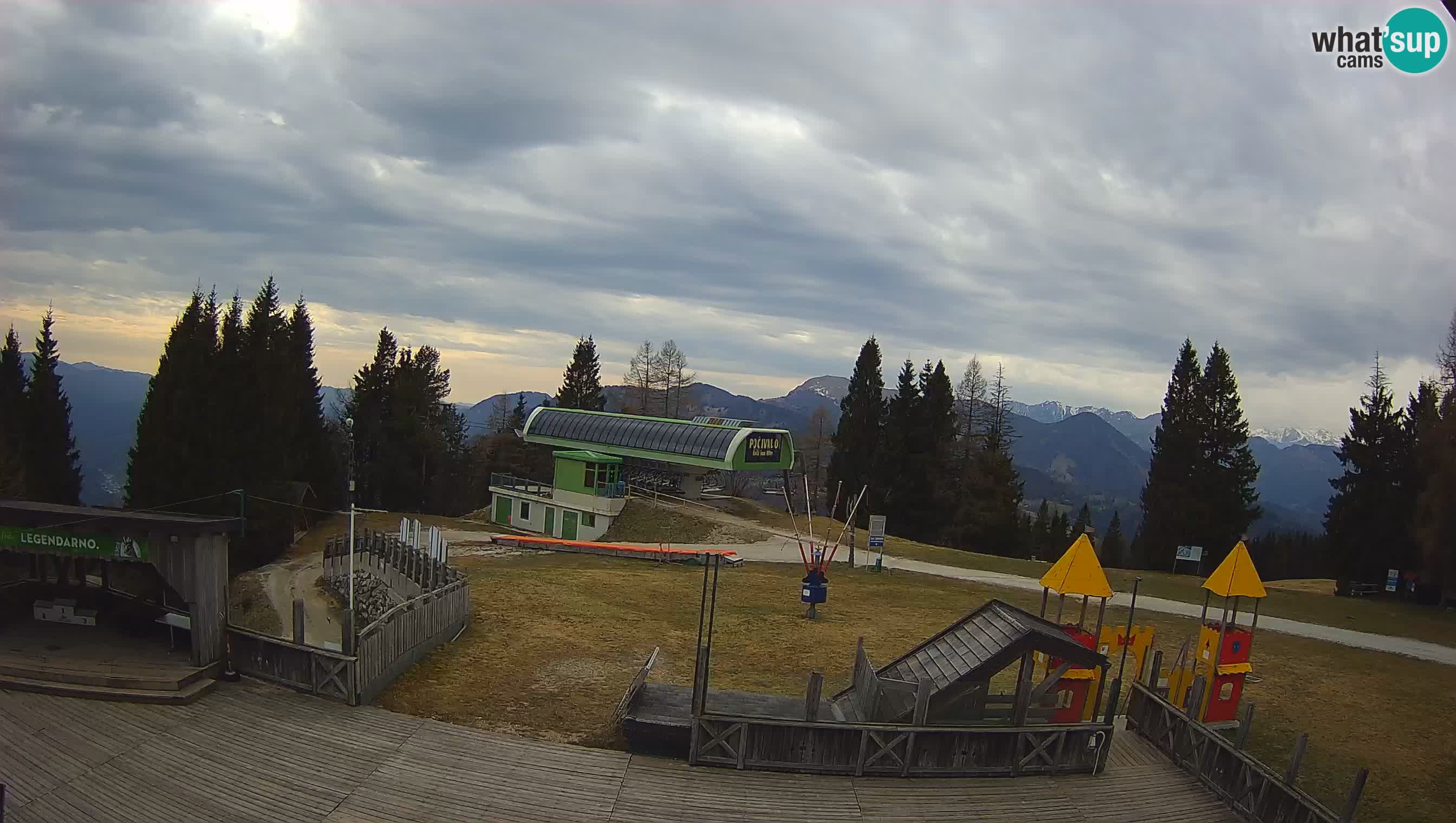 Spletna kamera Počivalo – Alpska Perla | Pogled v živo iz smučišča Cerkno