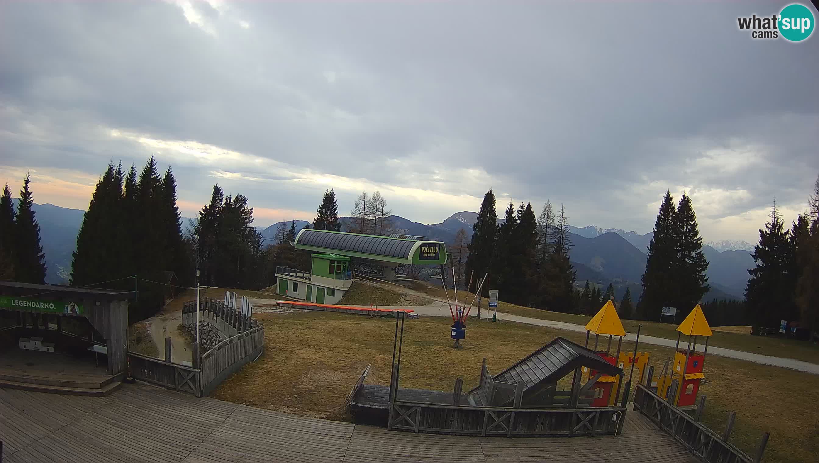 Spletna kamera Počivalo – Alpska Perla | Pogled v živo iz smučišča Cerkno