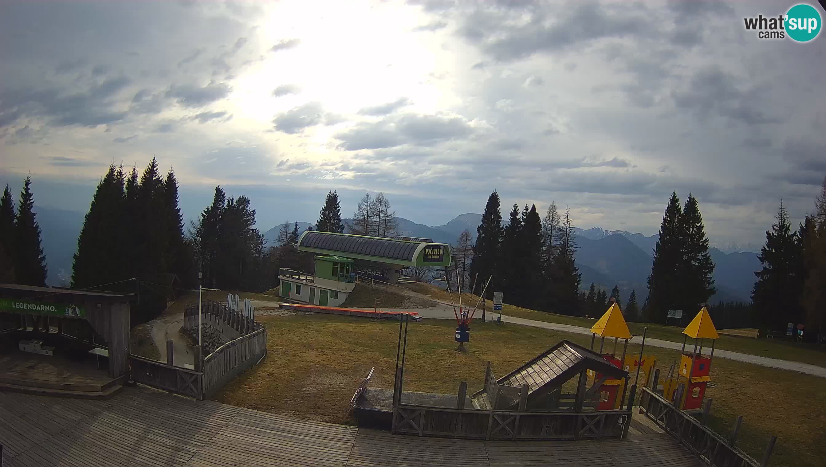 Spletna kamera Počivalo – Alpska Perla | Pogled v živo iz smučišča Cerkno