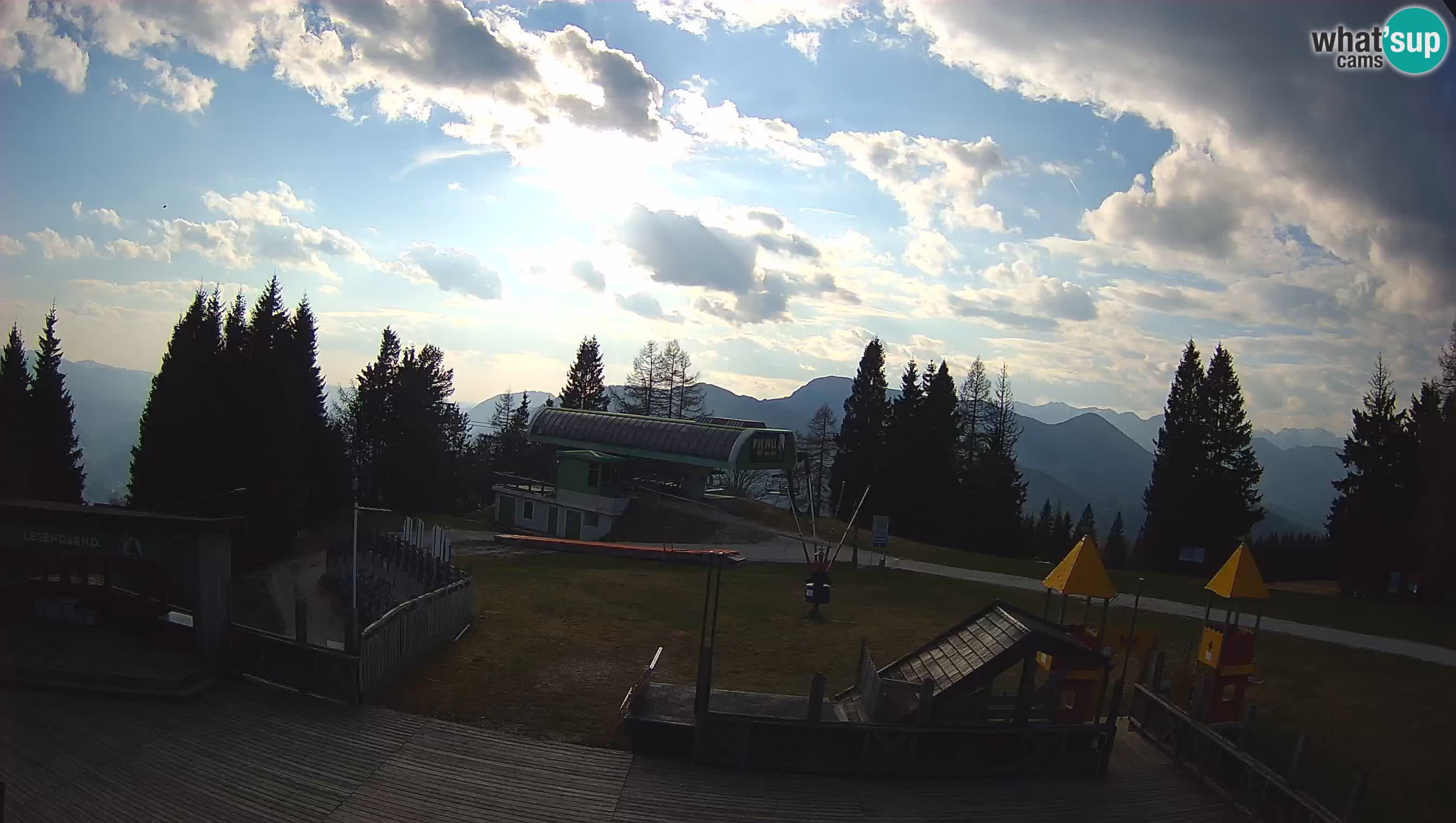 Spletna kamera Počivalo – Alpska Perla | Pogled v živo iz smučišča Cerkno