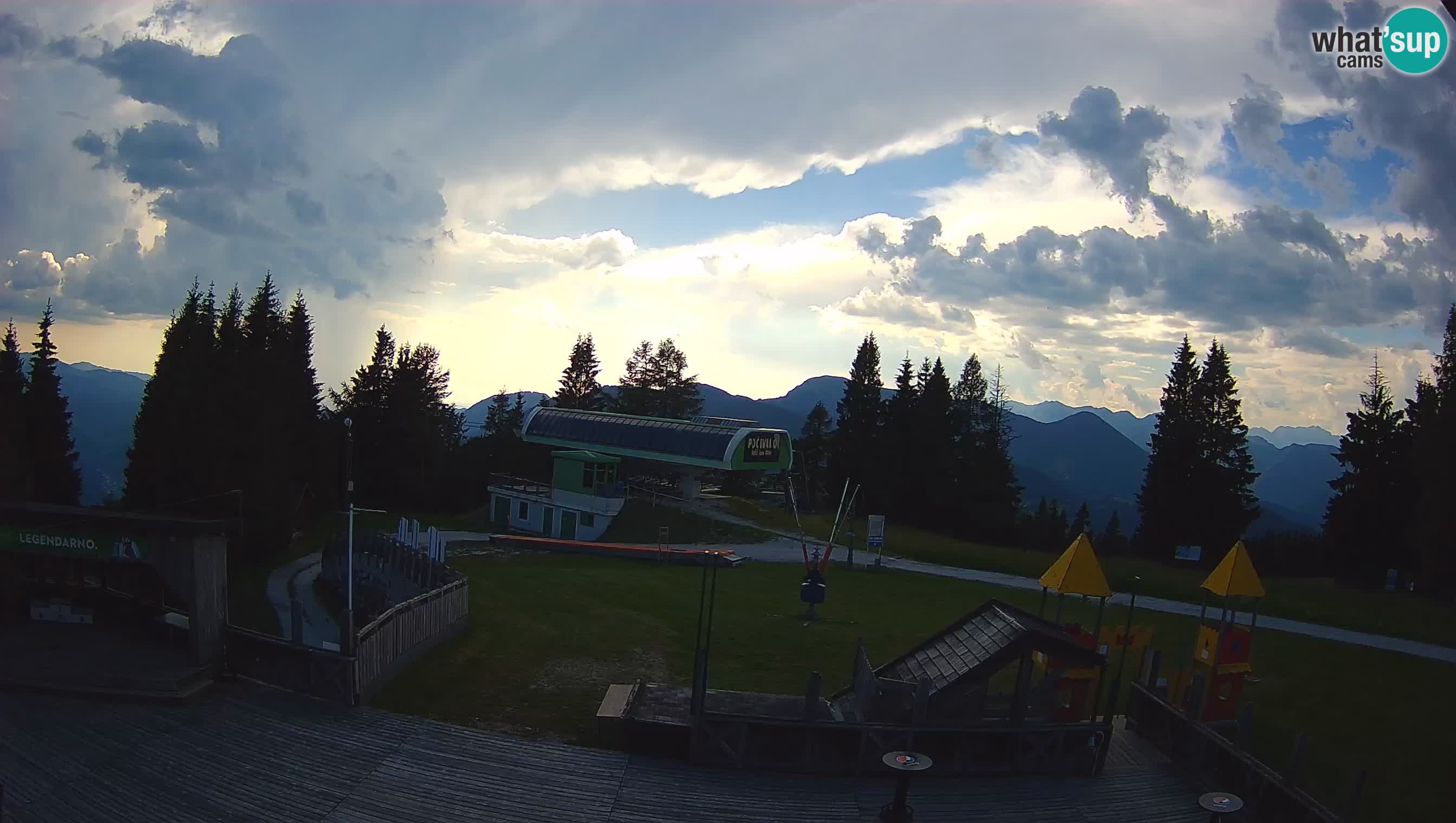Spletna kamera Počivalo – Alpska Perla | Pogled v živo iz smučišča Cerkno