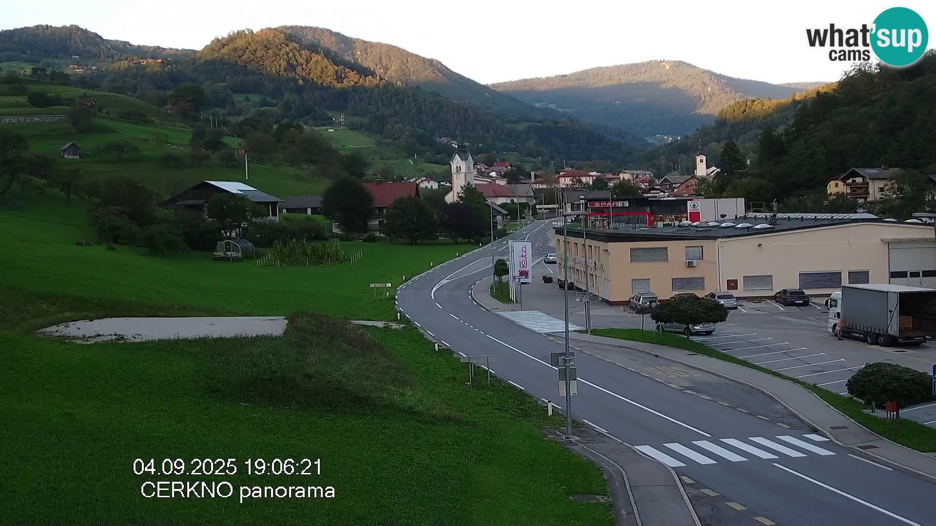 Webcam en direct – Entrée de la ville de Cerkno