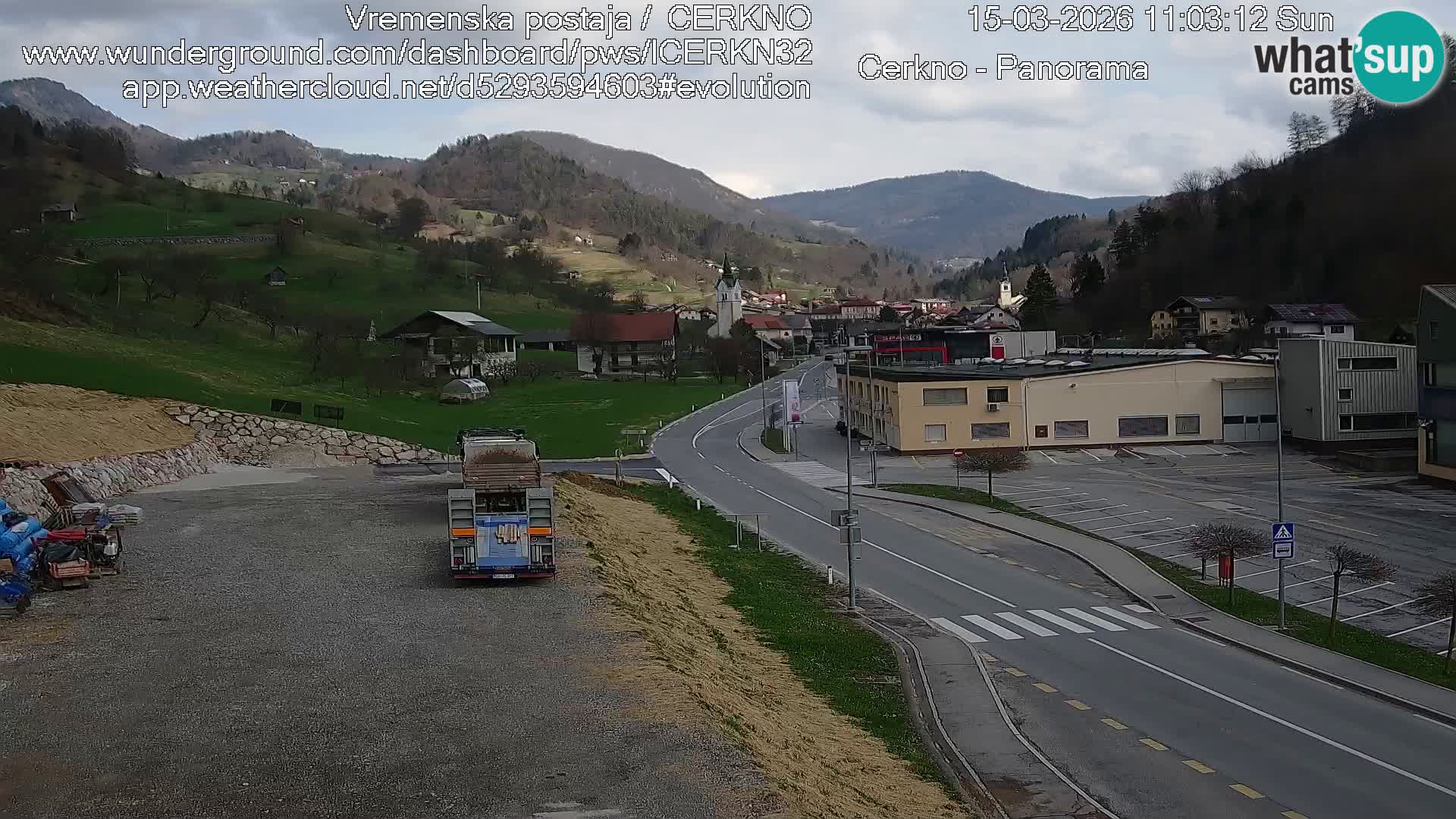 Webcam en direct – Entrée de la ville de Cerkno