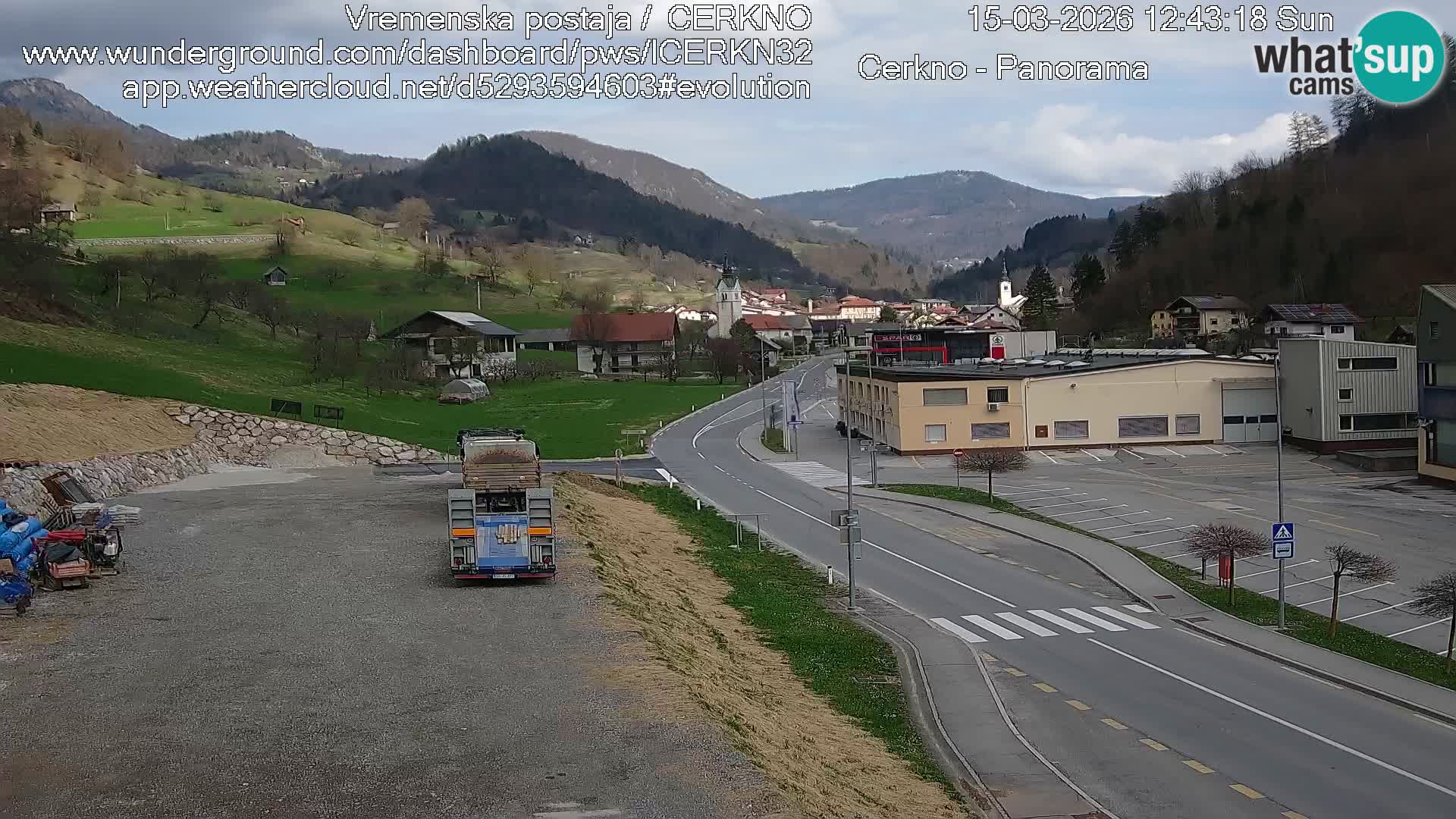 Webcam en direct – Entrée de la ville de Cerkno
