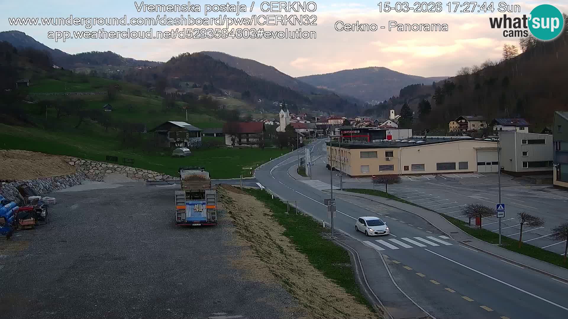 Webcam en direct – Entrée de la ville de Cerkno